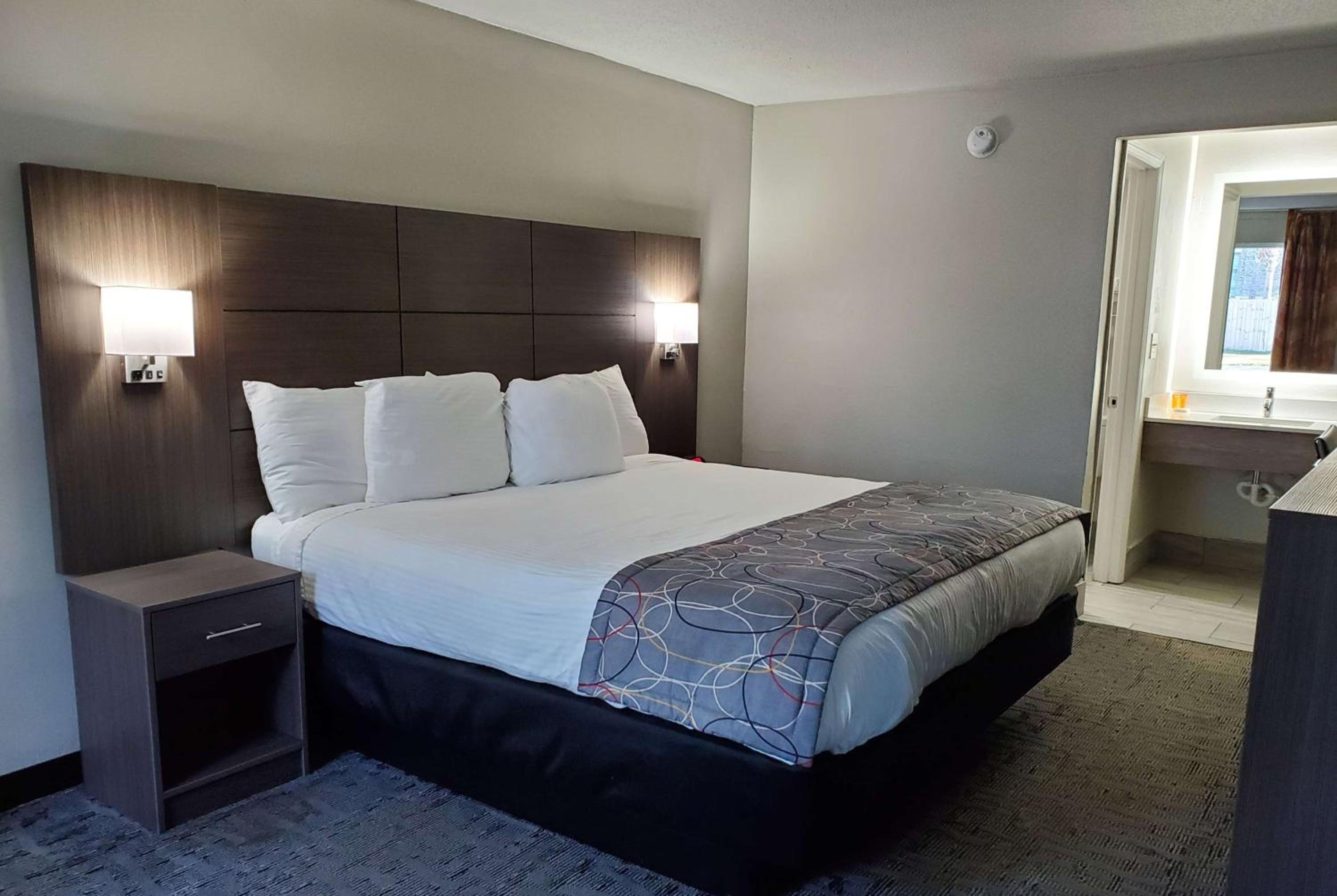 King Room - Non-Smoking - Photo 1
