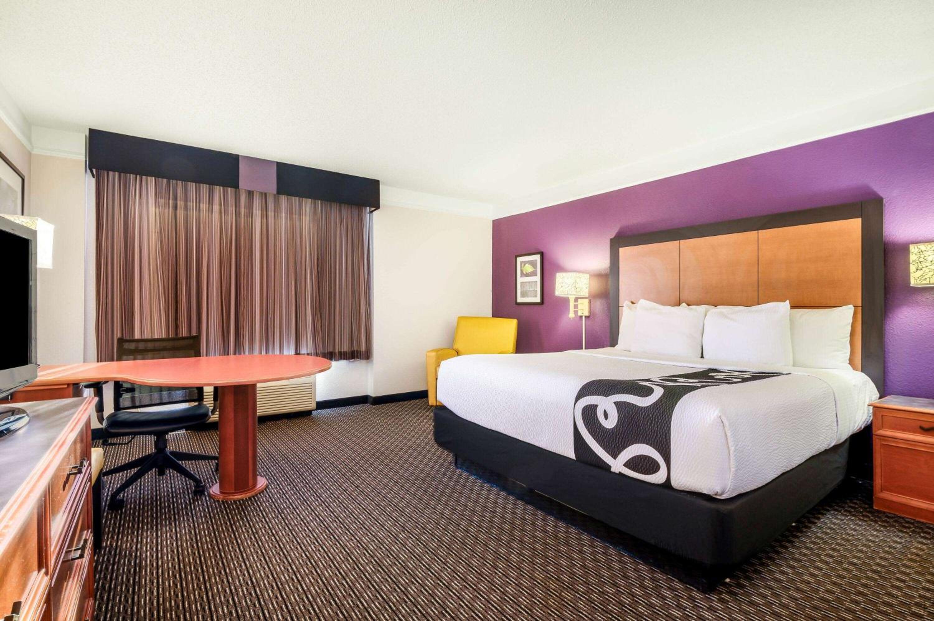 King Room - Pet Friendly/Non-Smoking - Photo 4
