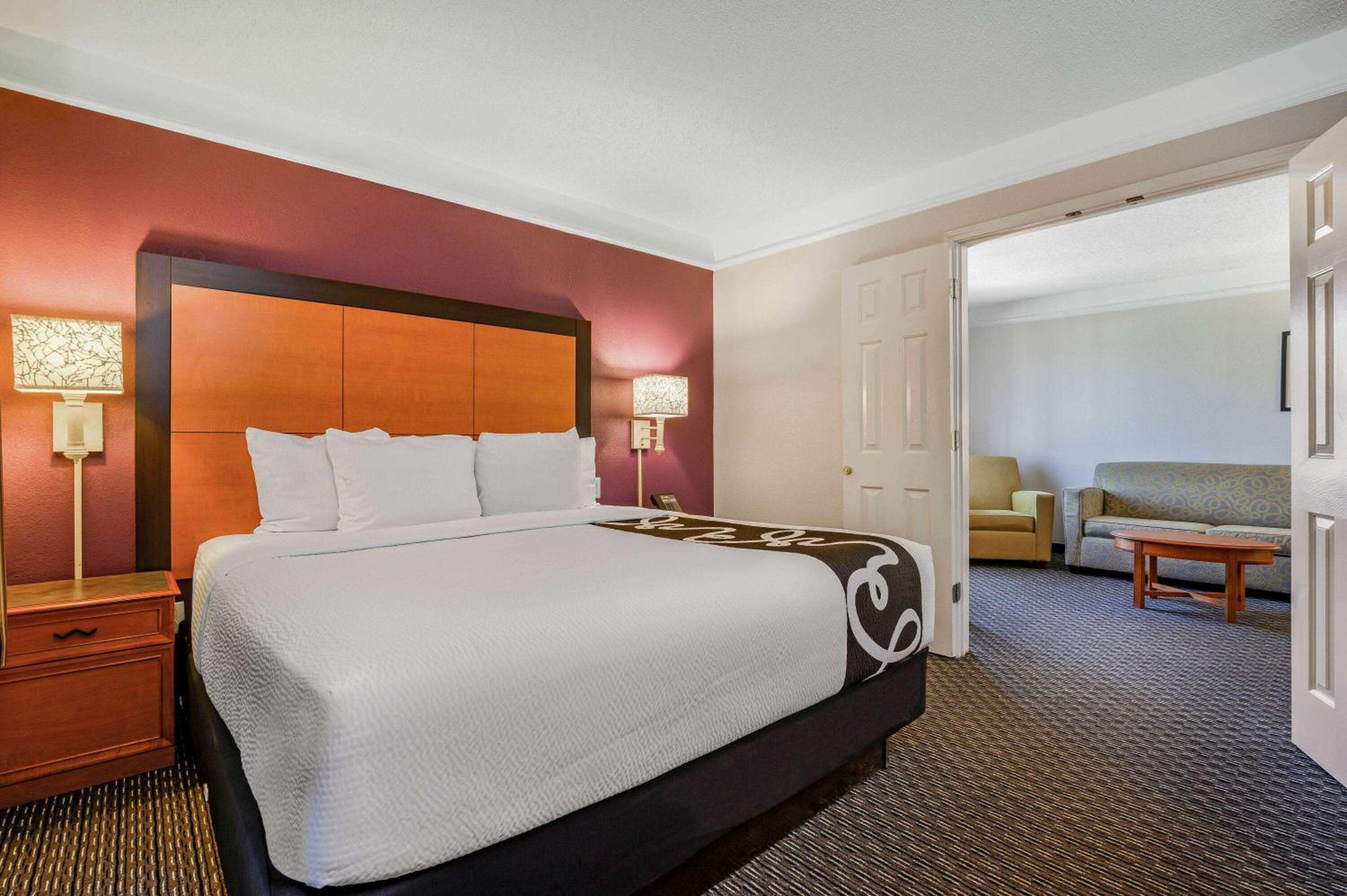 King Suite - Non-Smoking - Photo 1