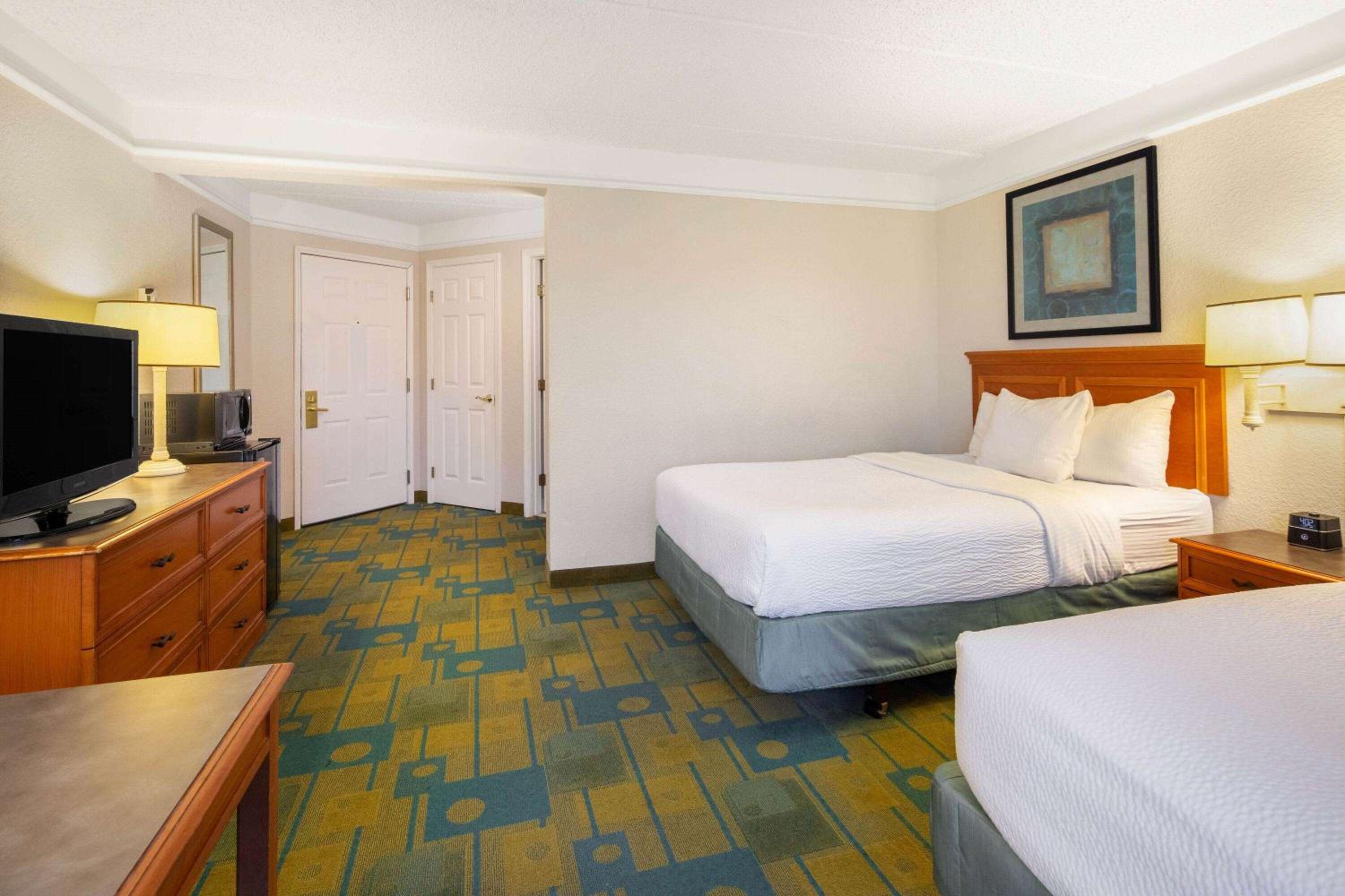 Double Room with Two Double Beds - Photo 2