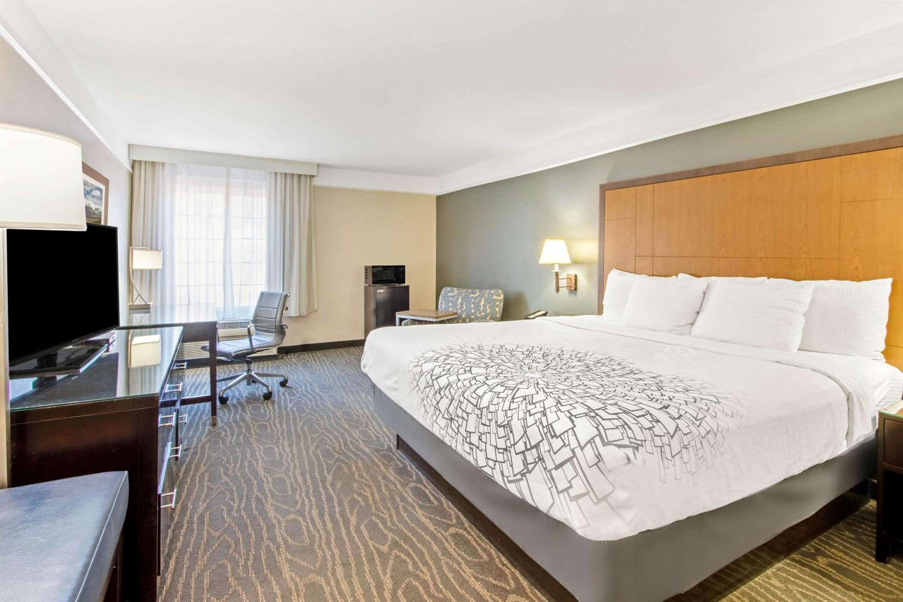Standard King Room - Photo 2