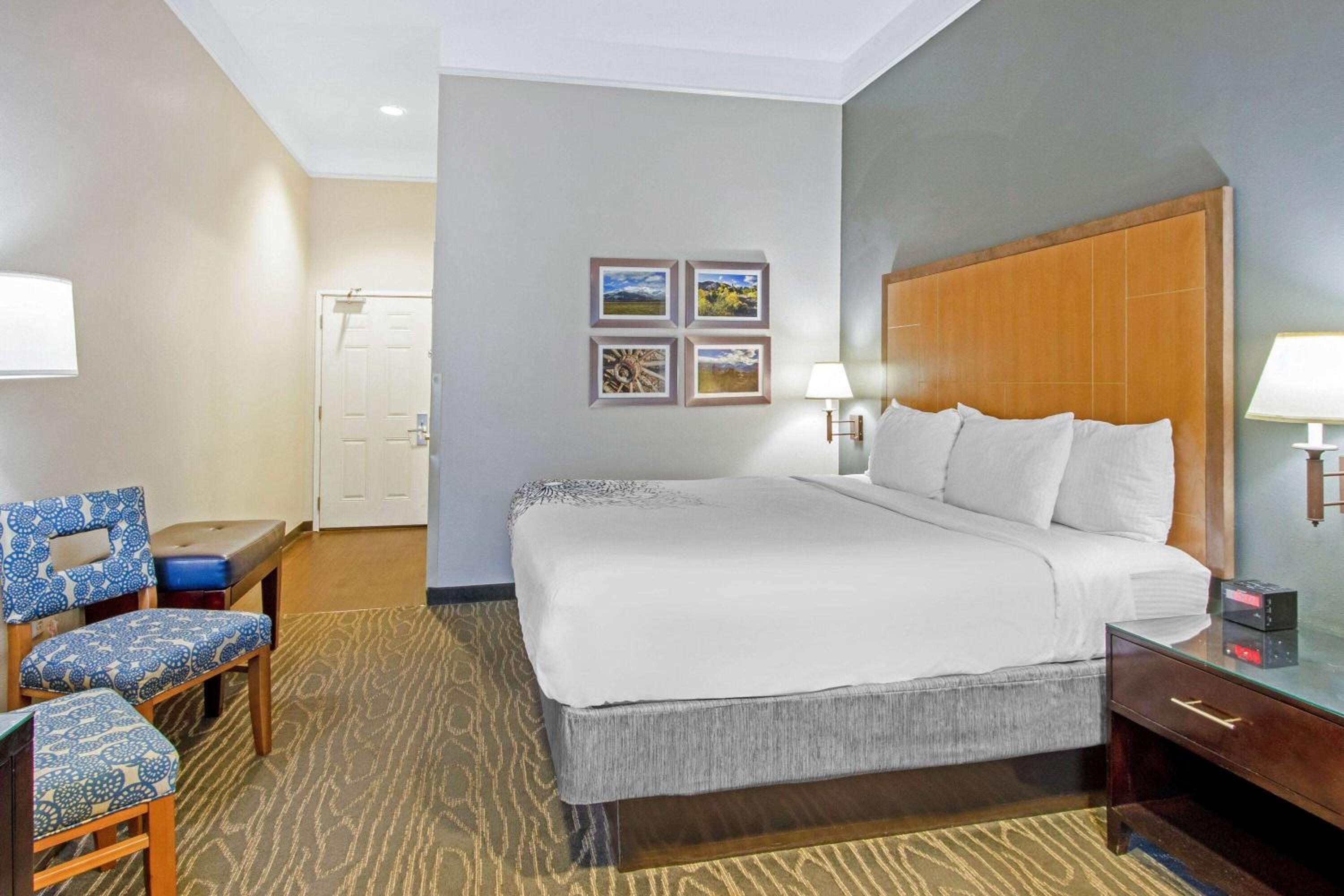Standard King Room - Photo 3