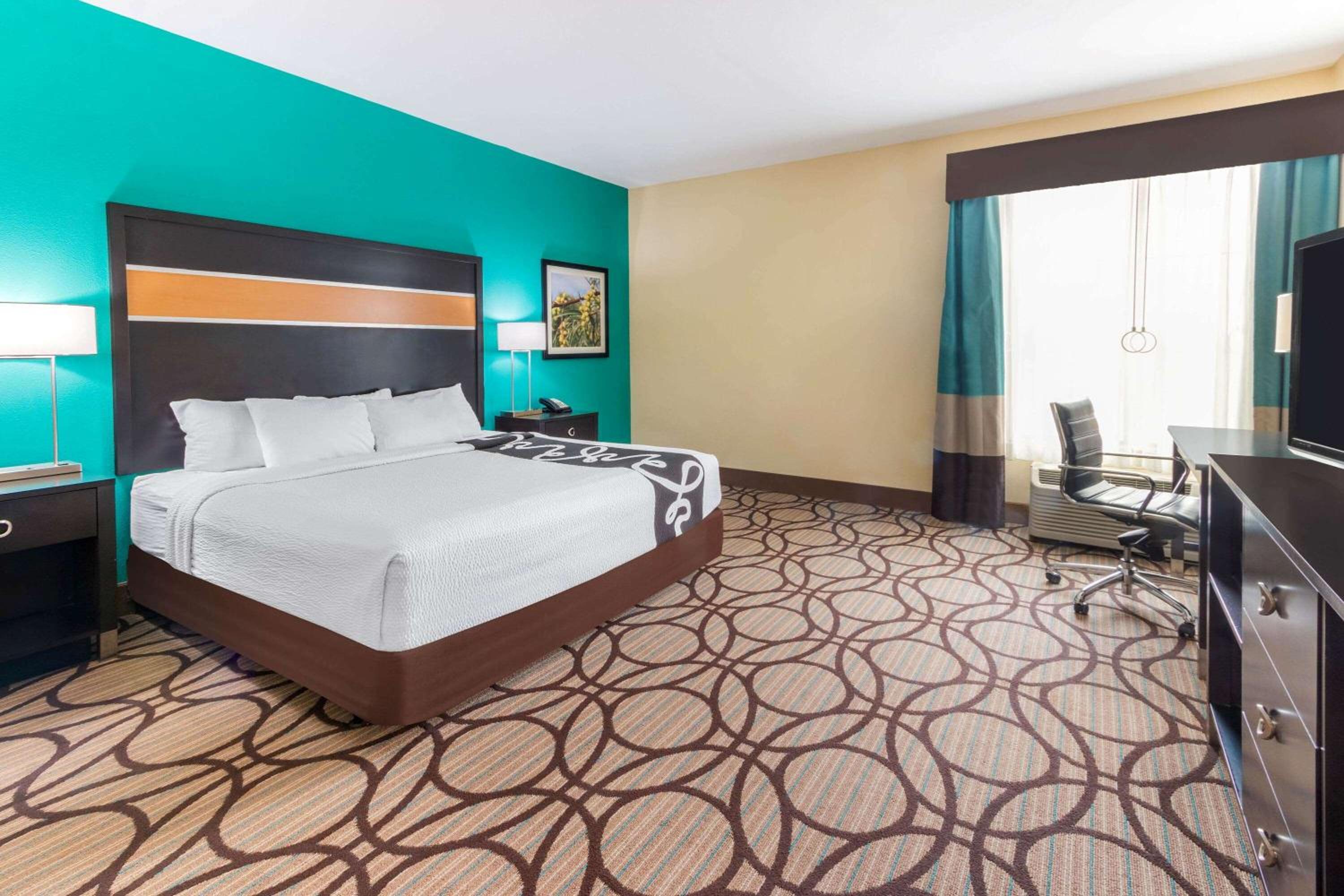 King Room with Mobility/Hearing Impaired Access - Non-Smoking photo 1
