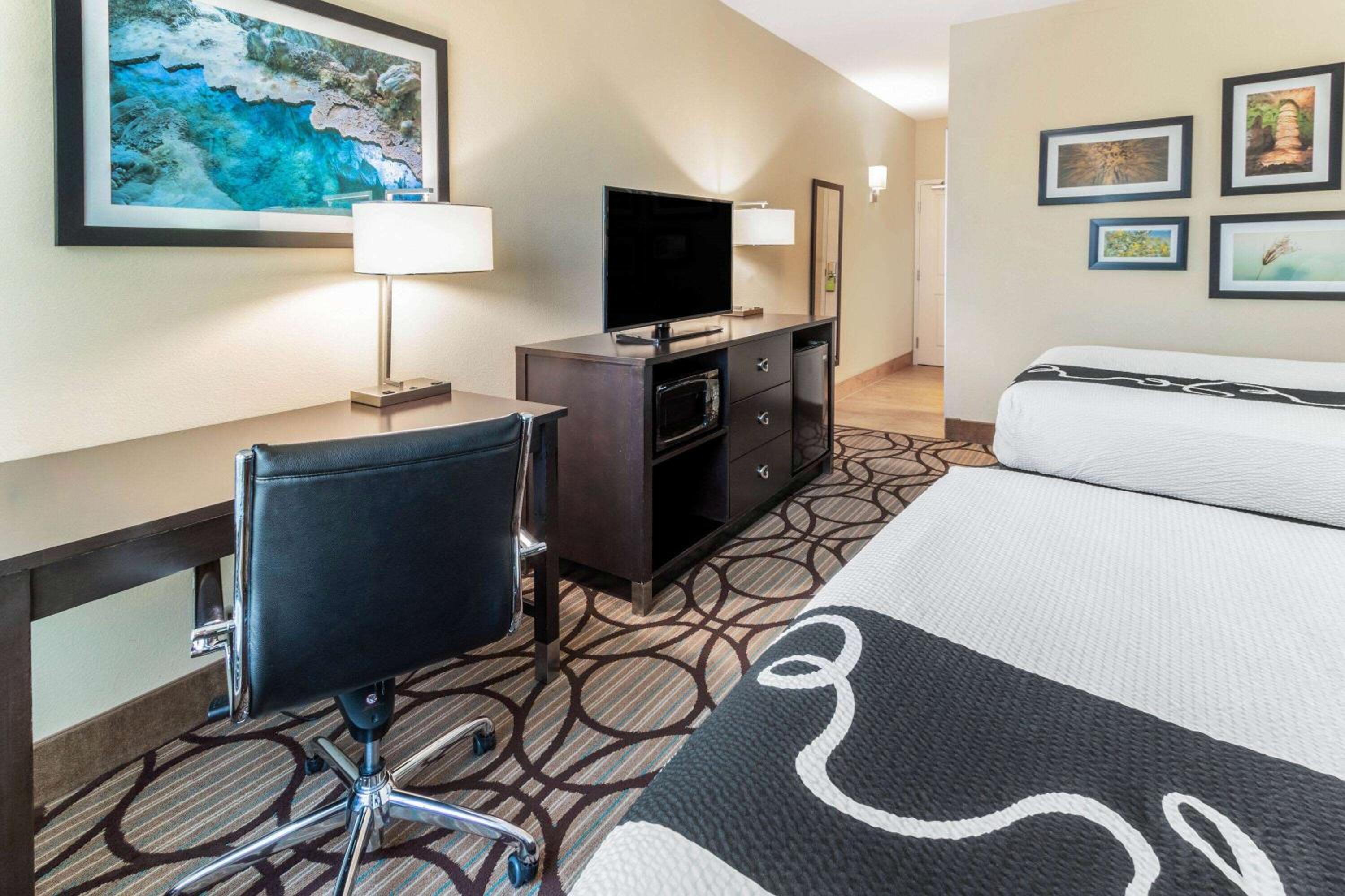 Queen Room with Two Queen Beds and Mobility/Hearing Access - Non-Smoking photo 1