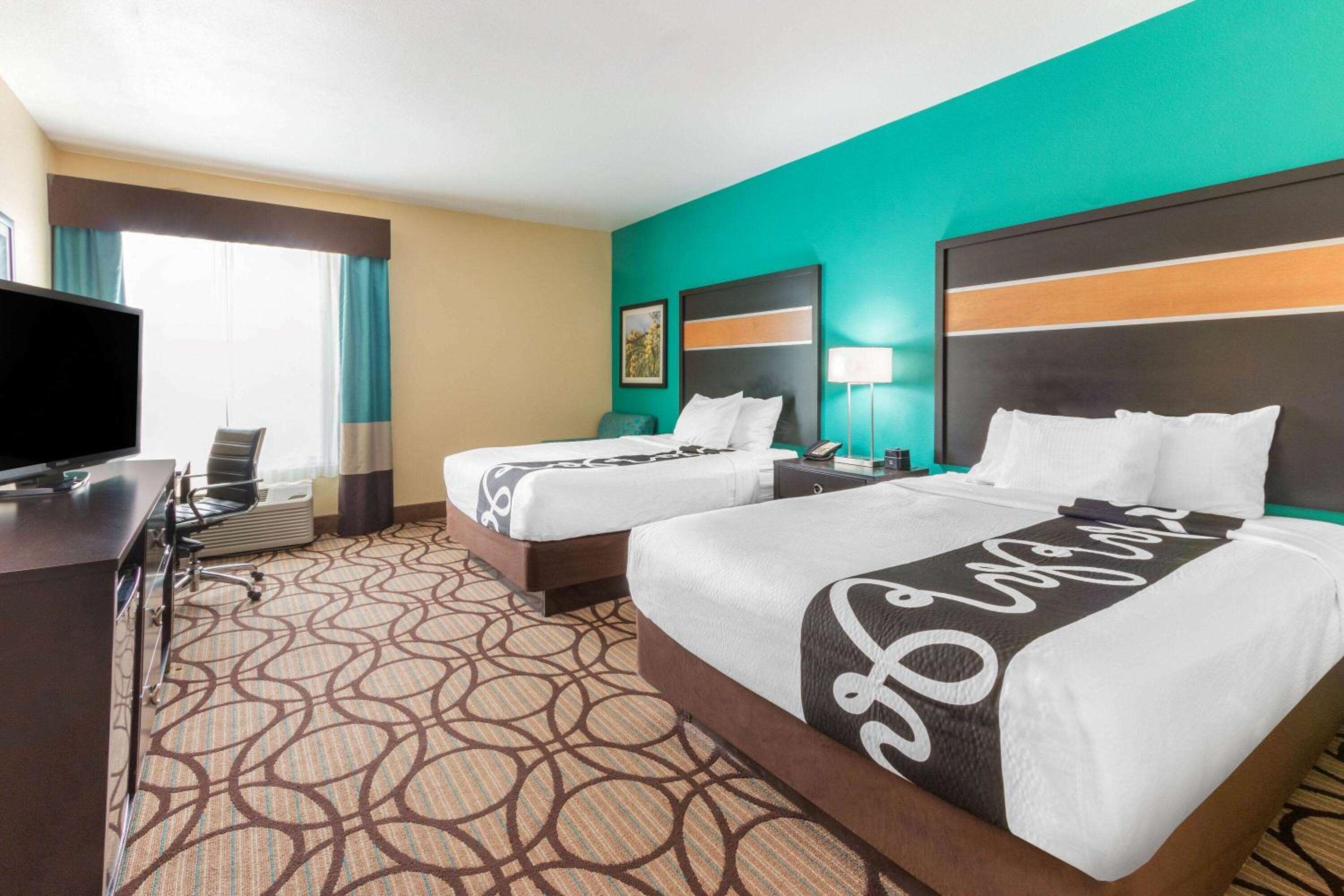 Queen Room with Two Queen Beds photo 1