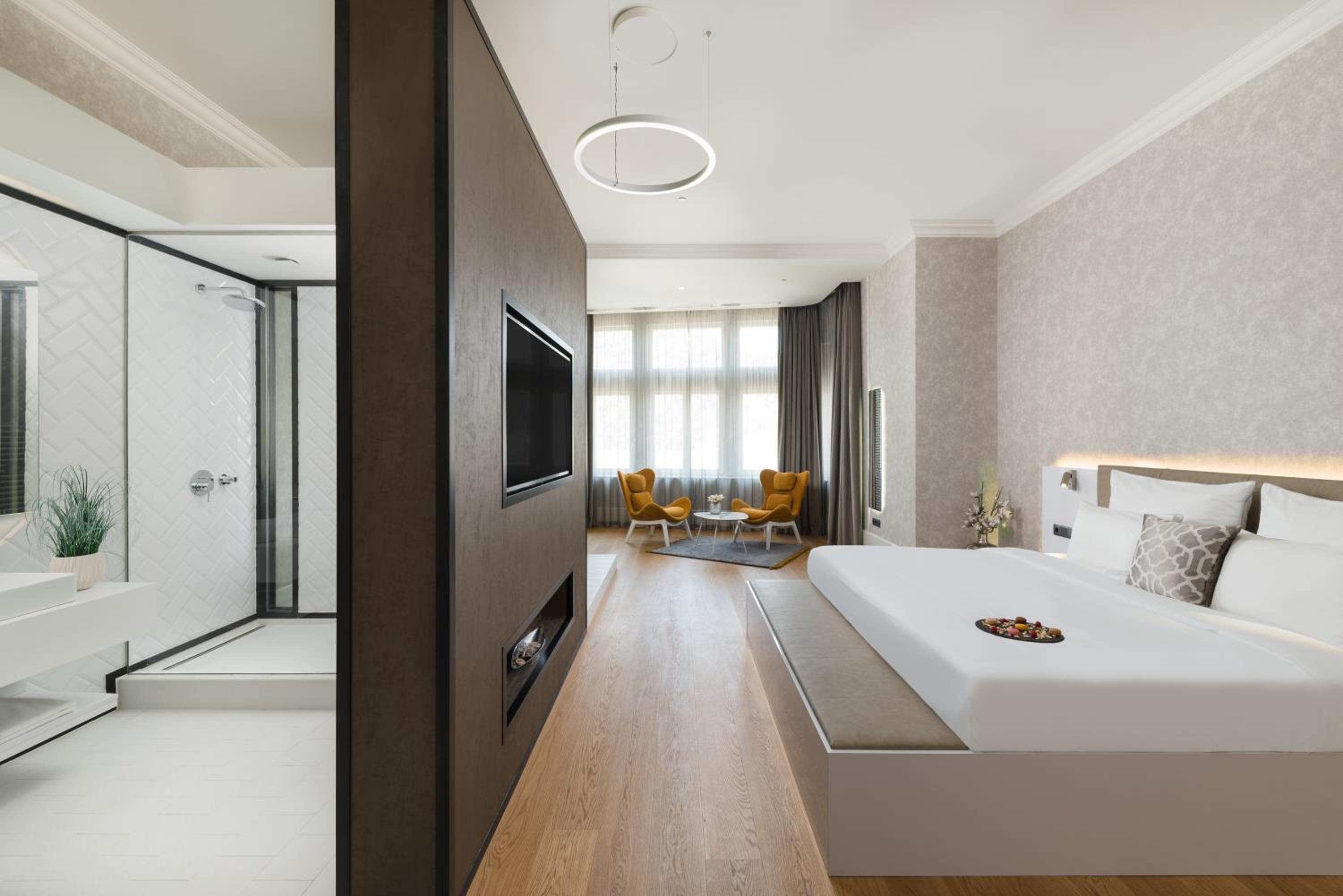 Governor Suite with Danube view - Photo 3
