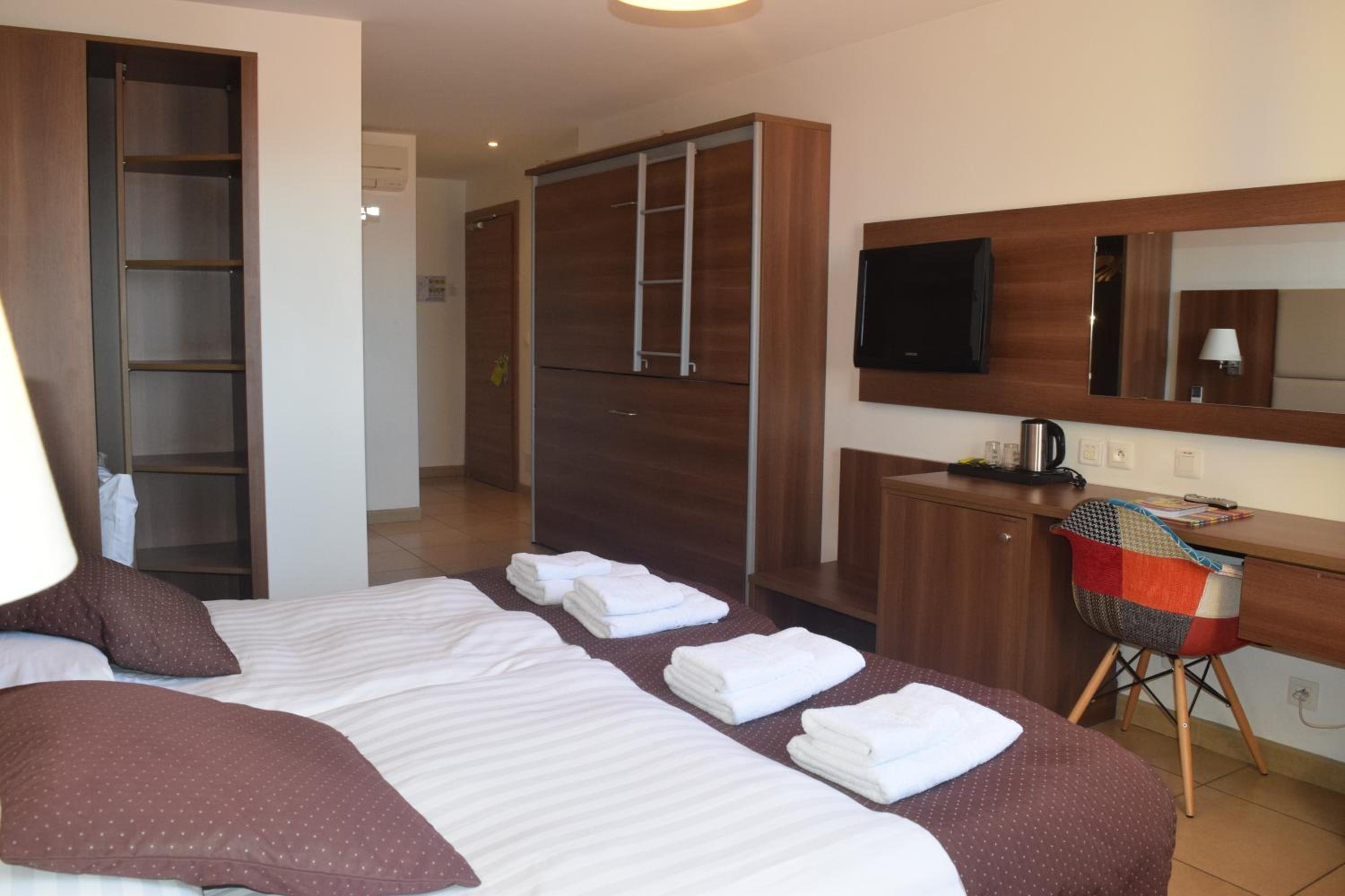 Quadruple Room - Photo 1