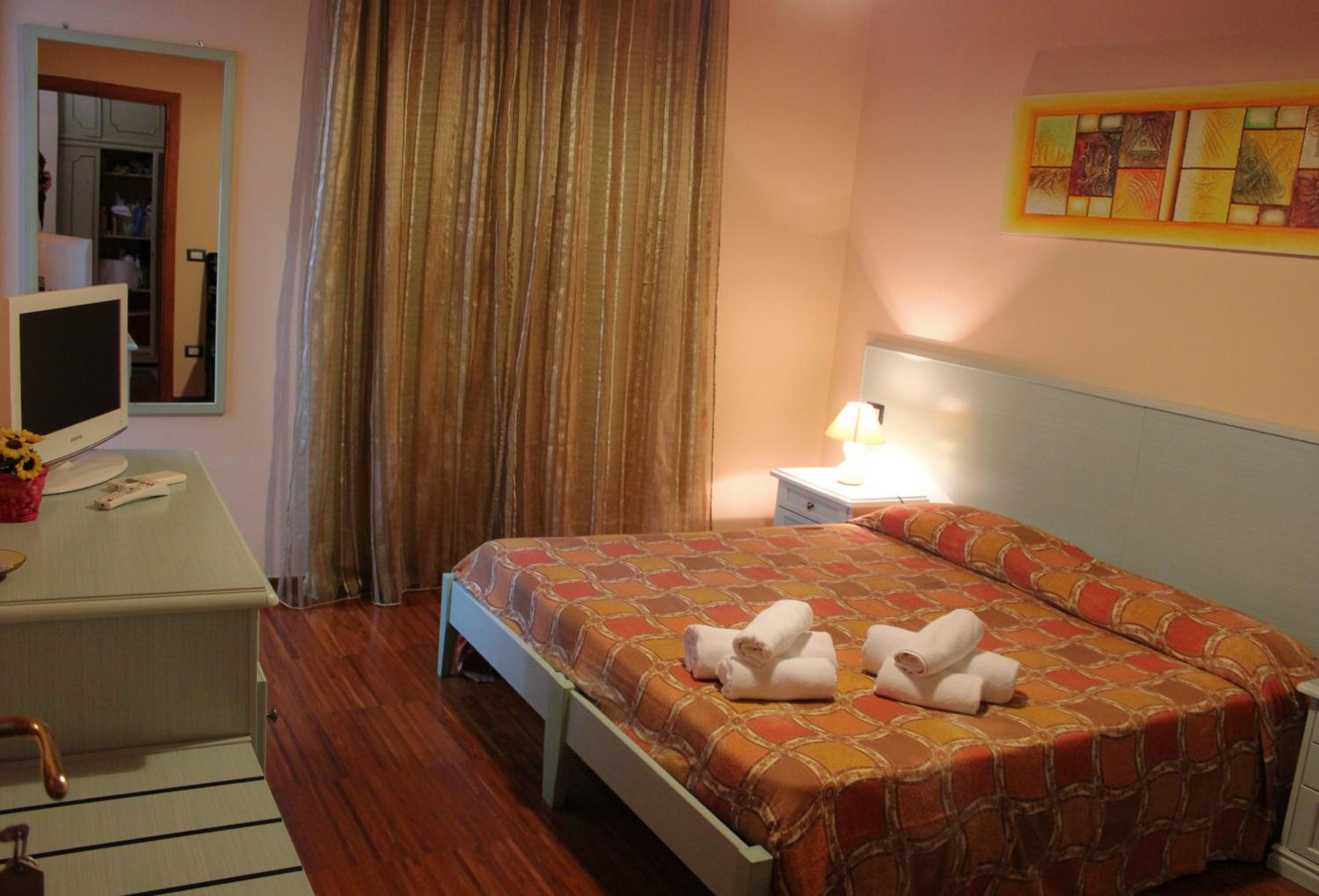 Double Room - Photo 4