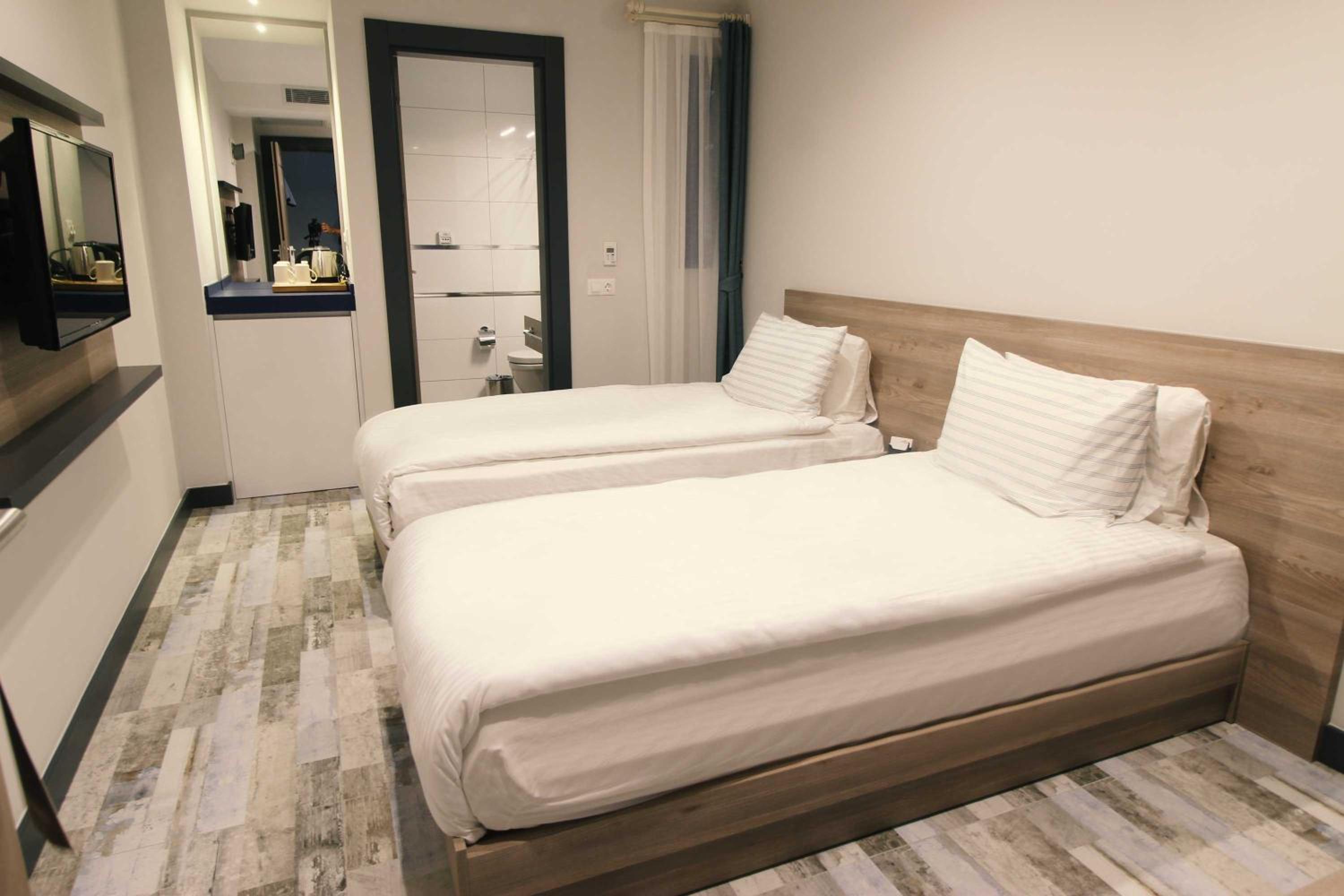 Economy Double Room photo 2