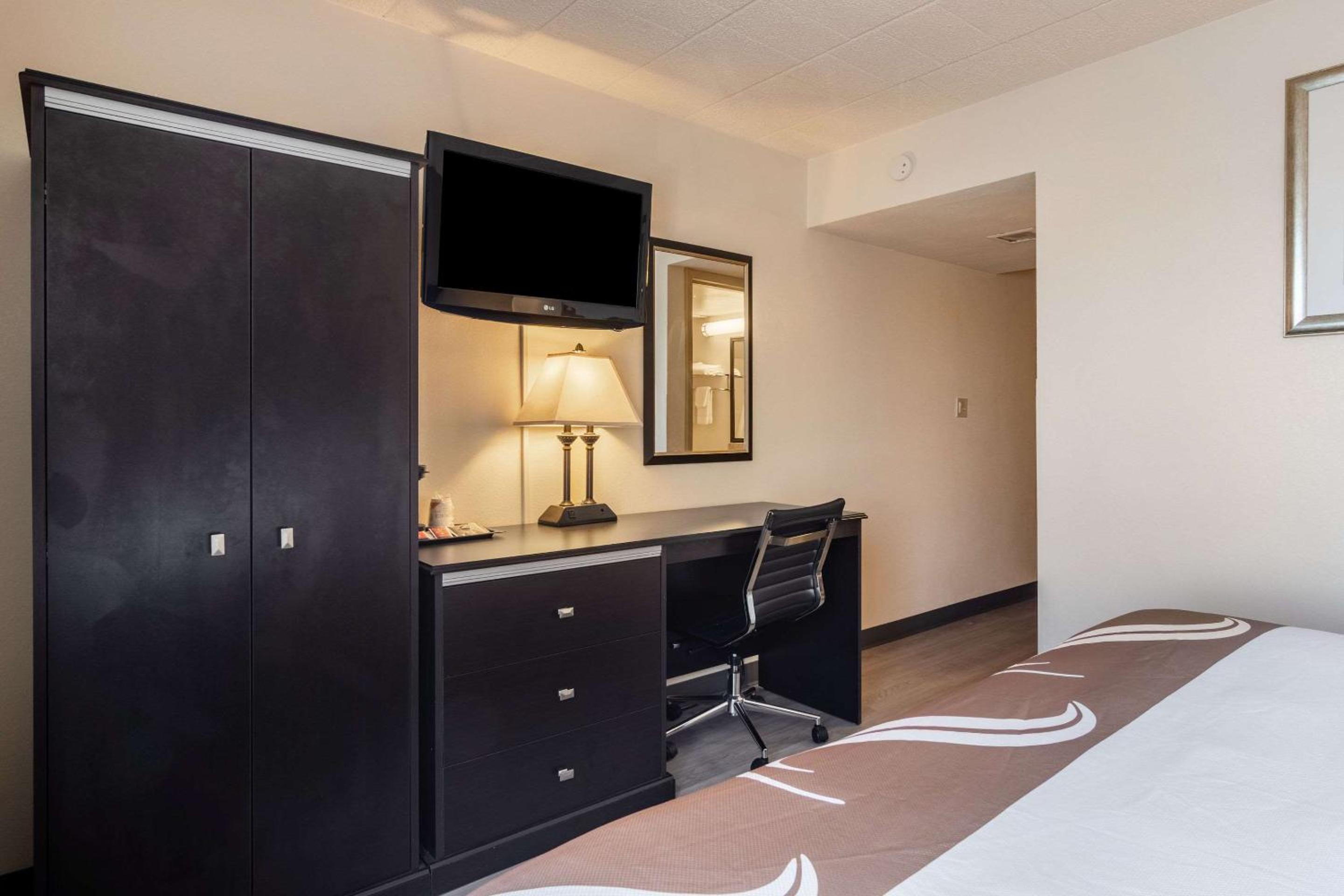 King Room - Accessible/Non-Smoking - Photo 1