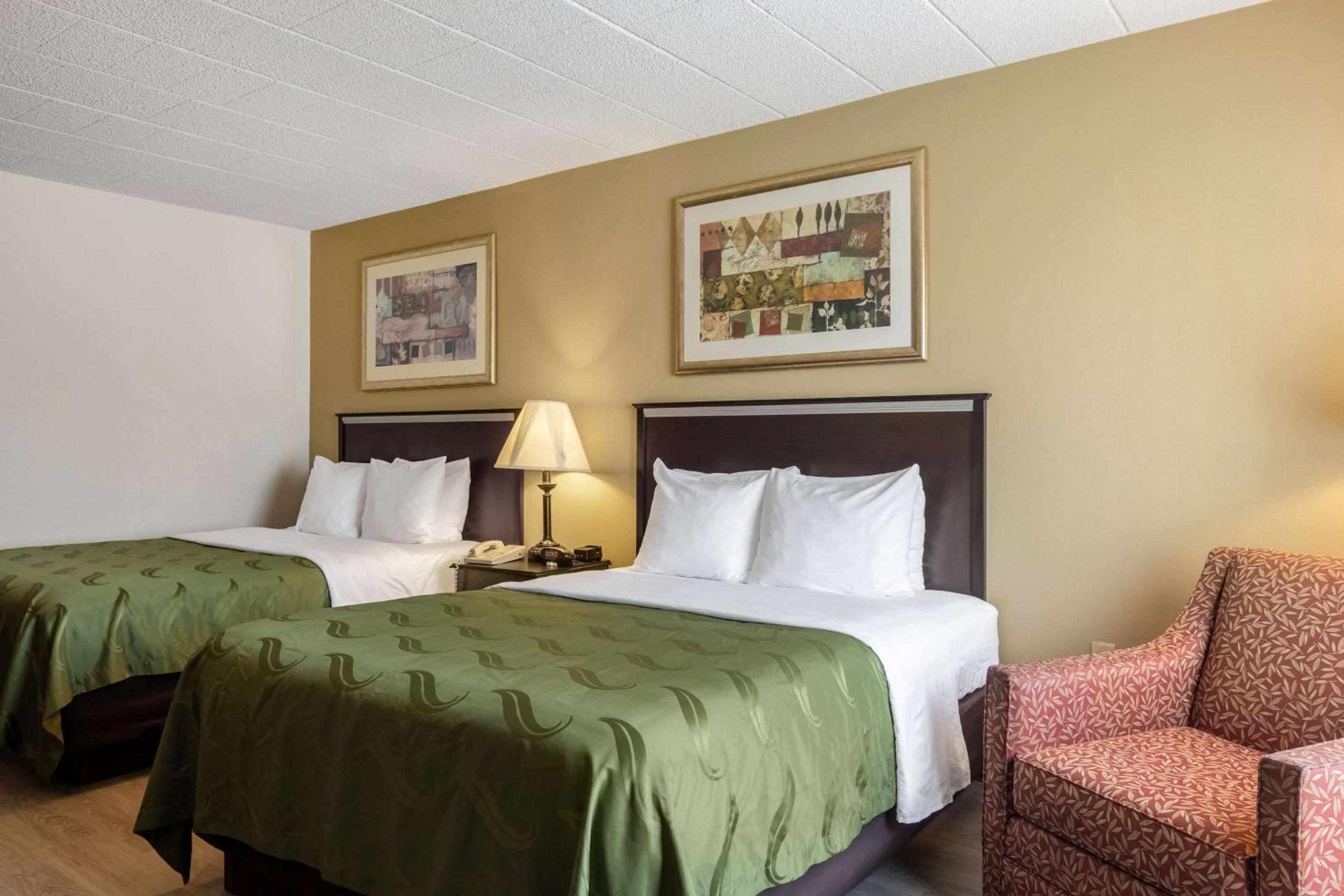 Deluxe Queen Room with Two Queen Beds - Non-Smoking - Photo 2