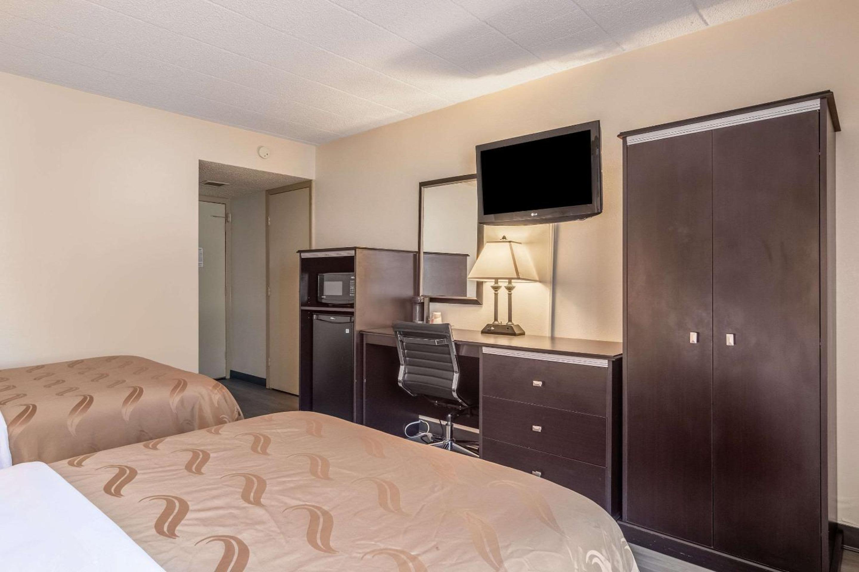 Deluxe Double Room with Two Double Beds - Non-Smoking - Photo 2