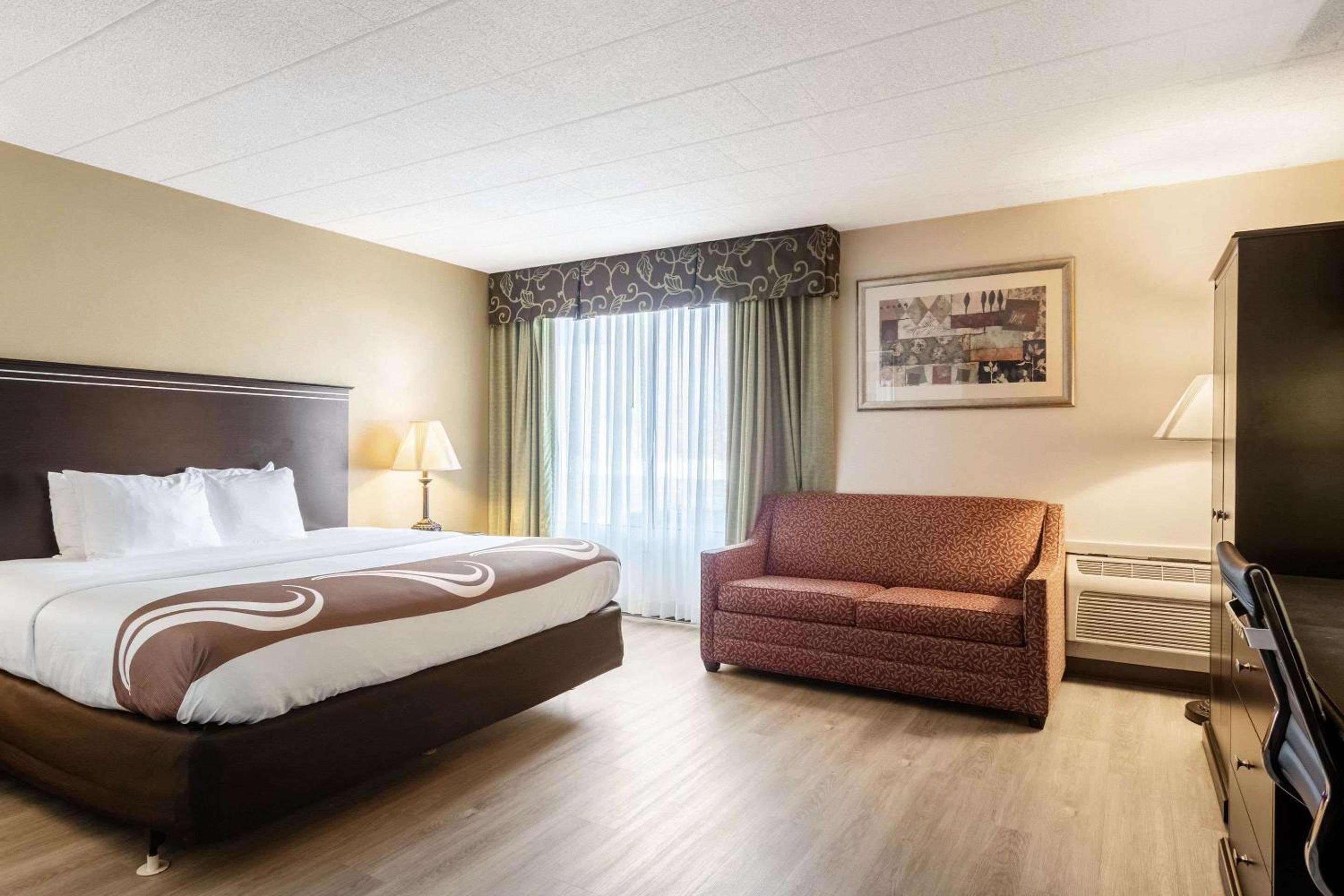 King Suite - Non-Smoking - Photo 1
