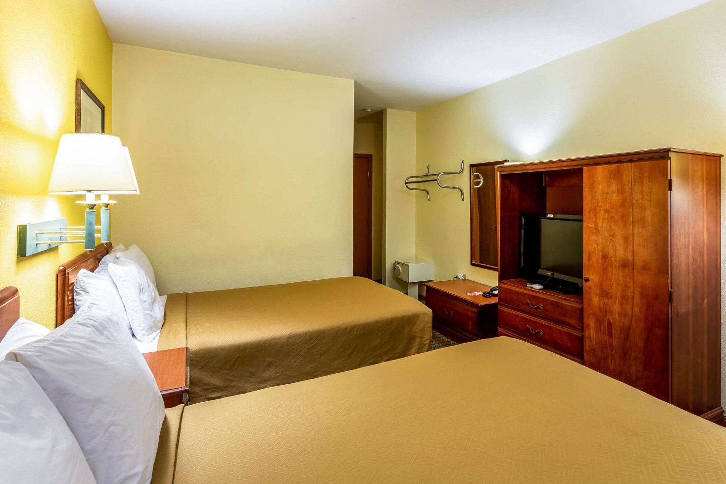 Double Room with Two Double Beds - Non-Smoking photo 1