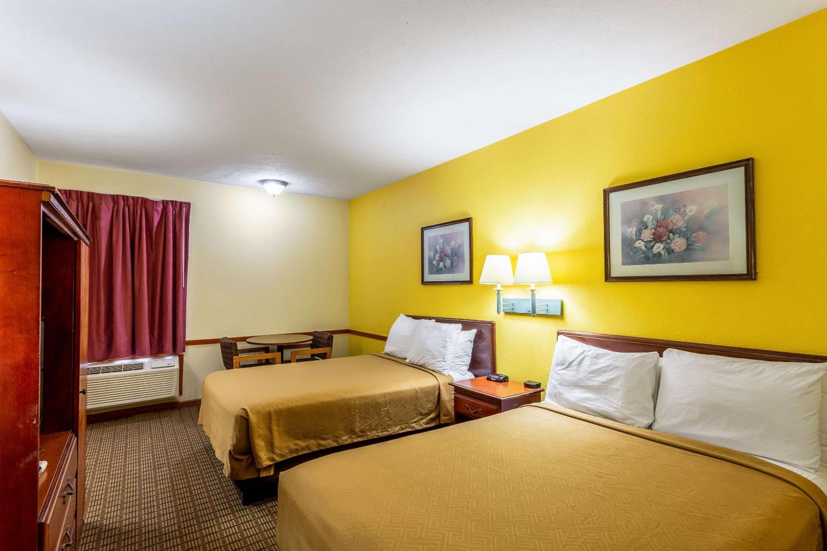 Double Room with Two Double Beds - Non-Smoking photo 2