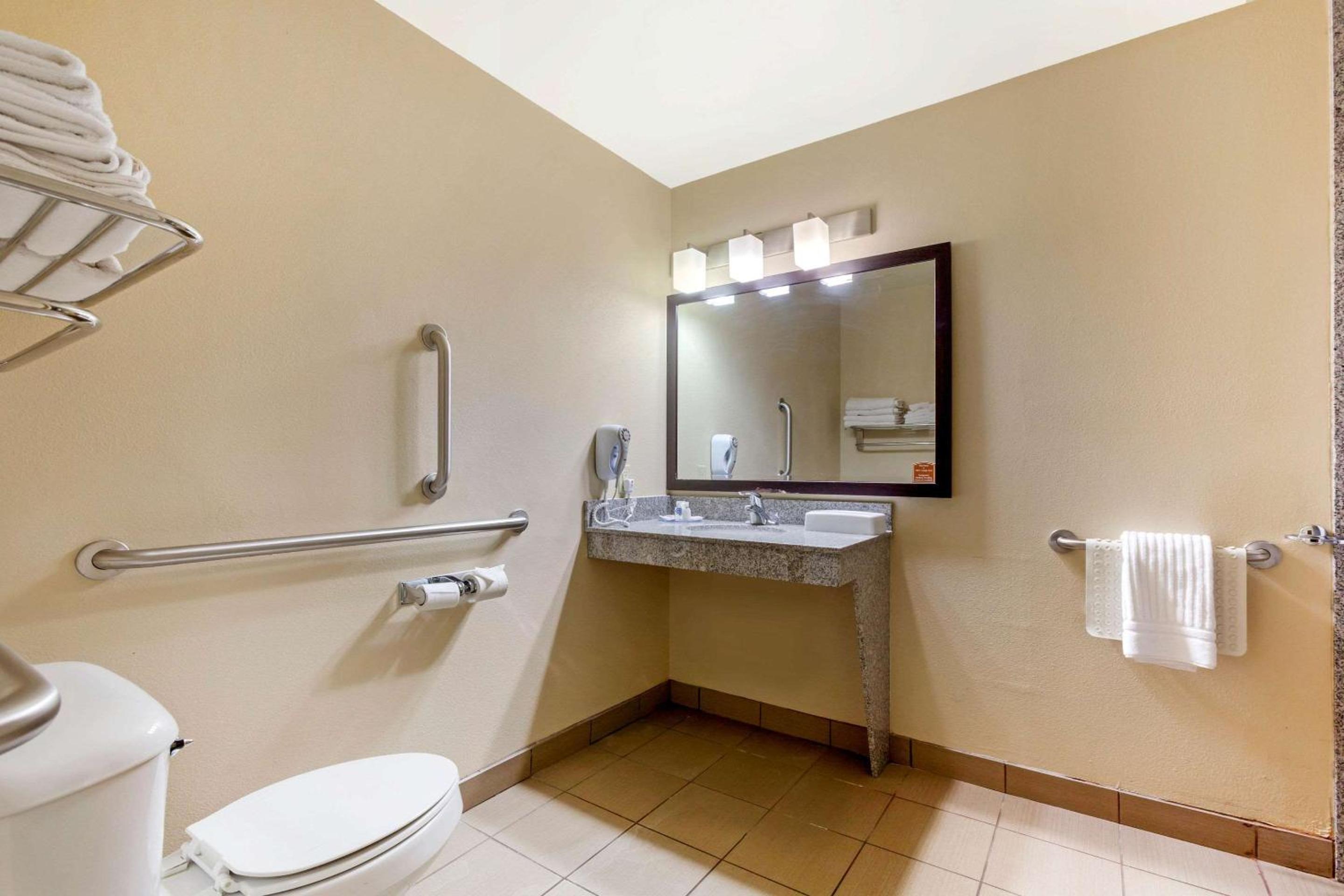 King Room - Accessible/Non-Smoking - Photo 5