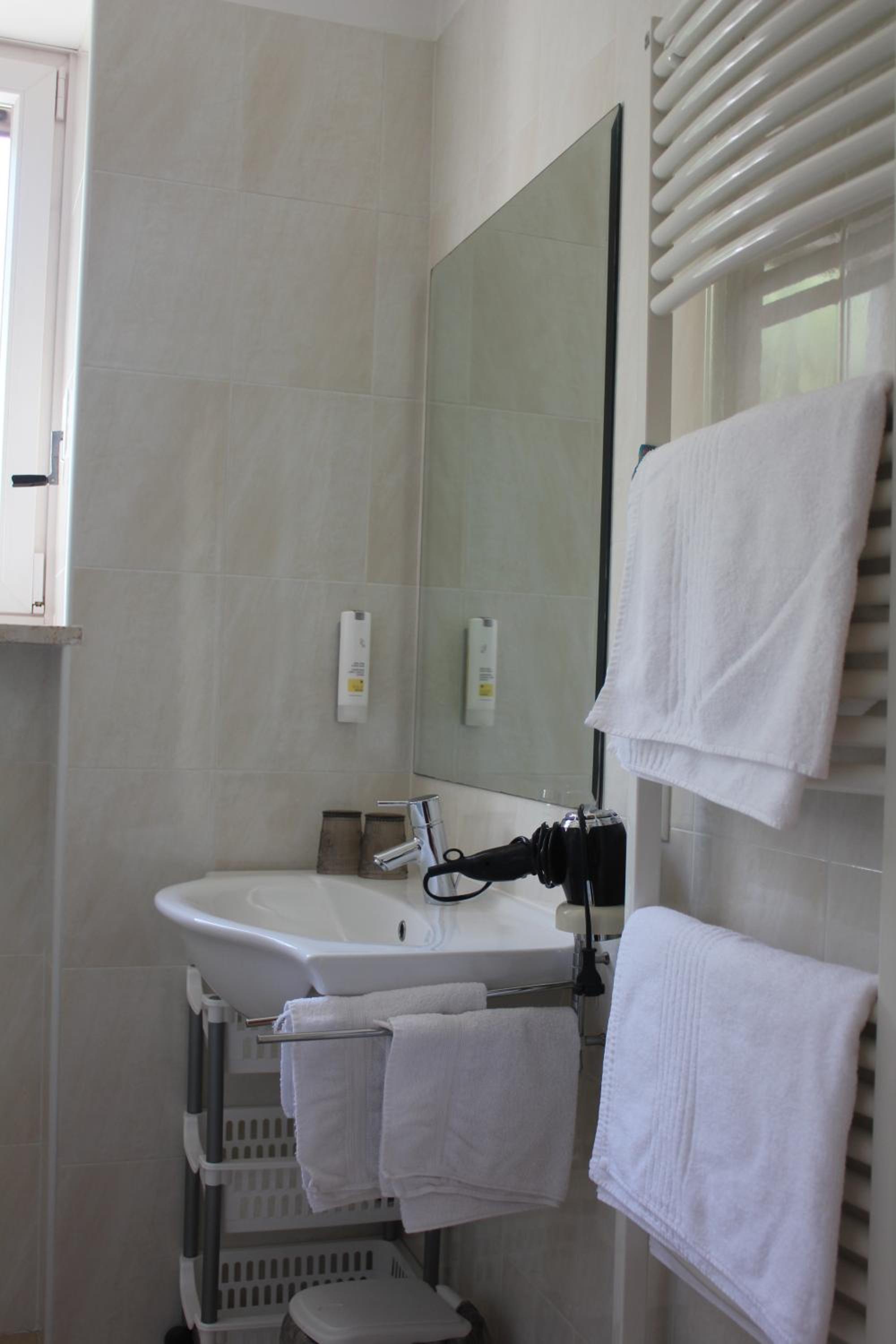 Double Room - Photo 2