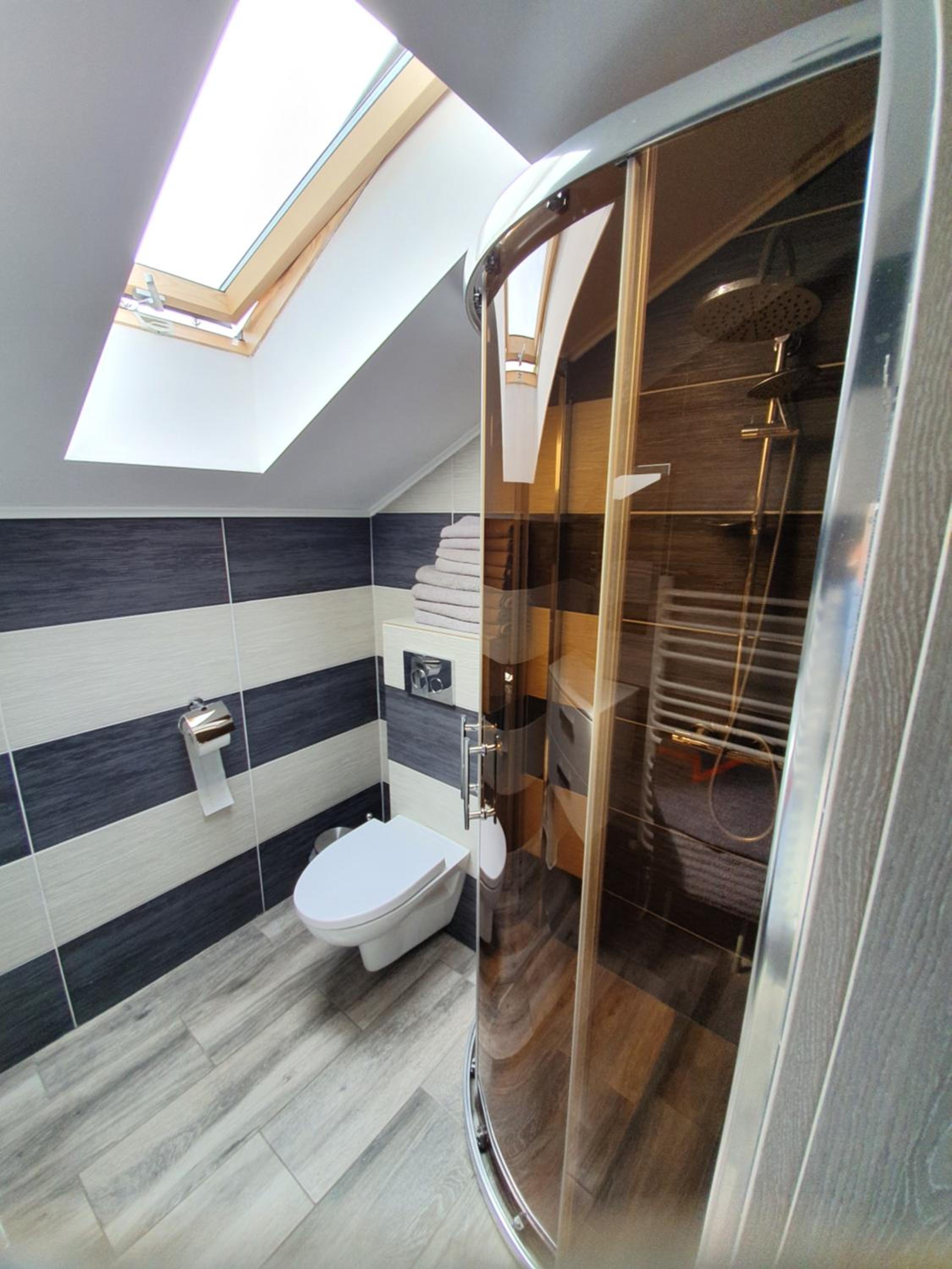 Quadruple Room with Private Bathroom - Photo 8
