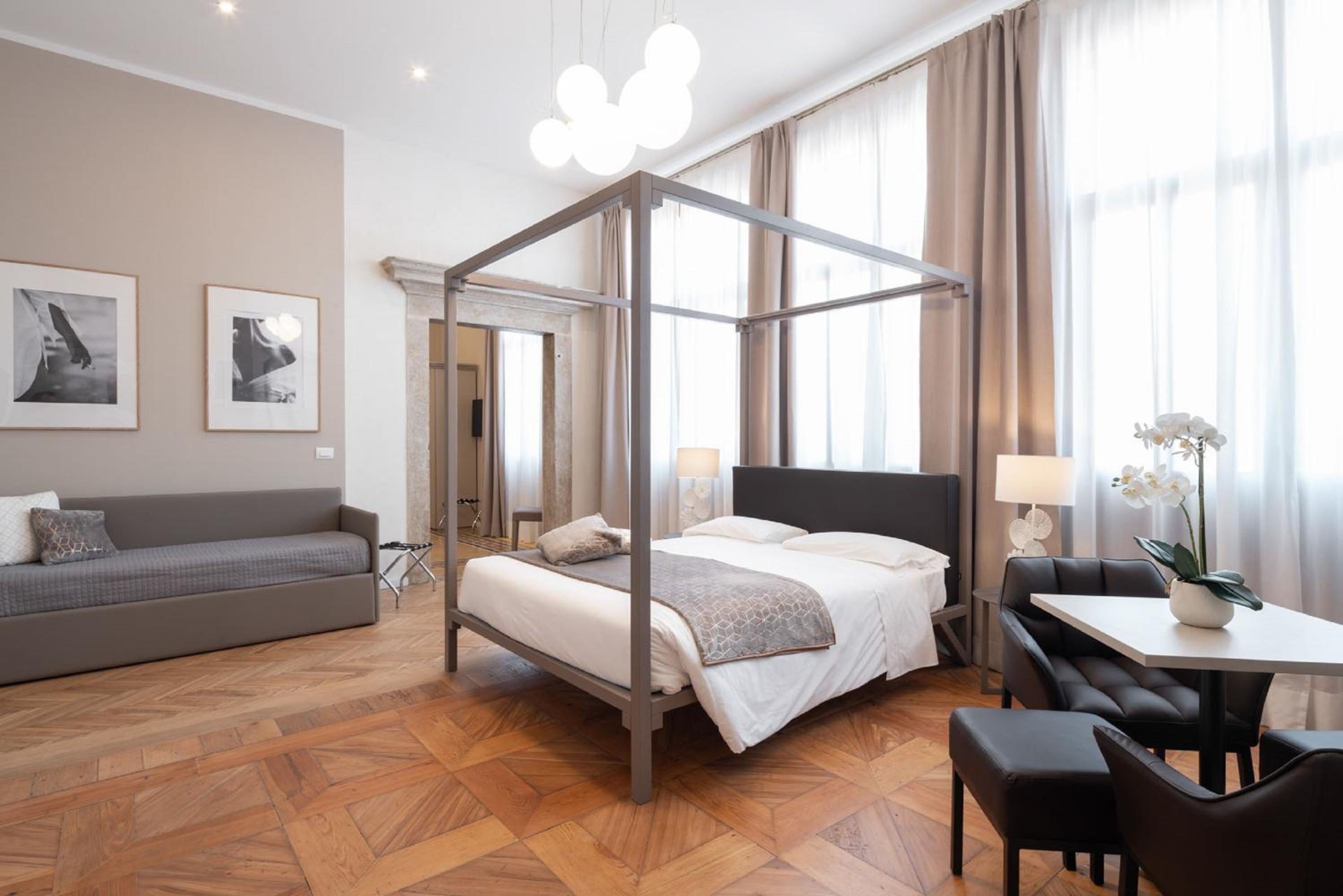Superior Suite with Canal View