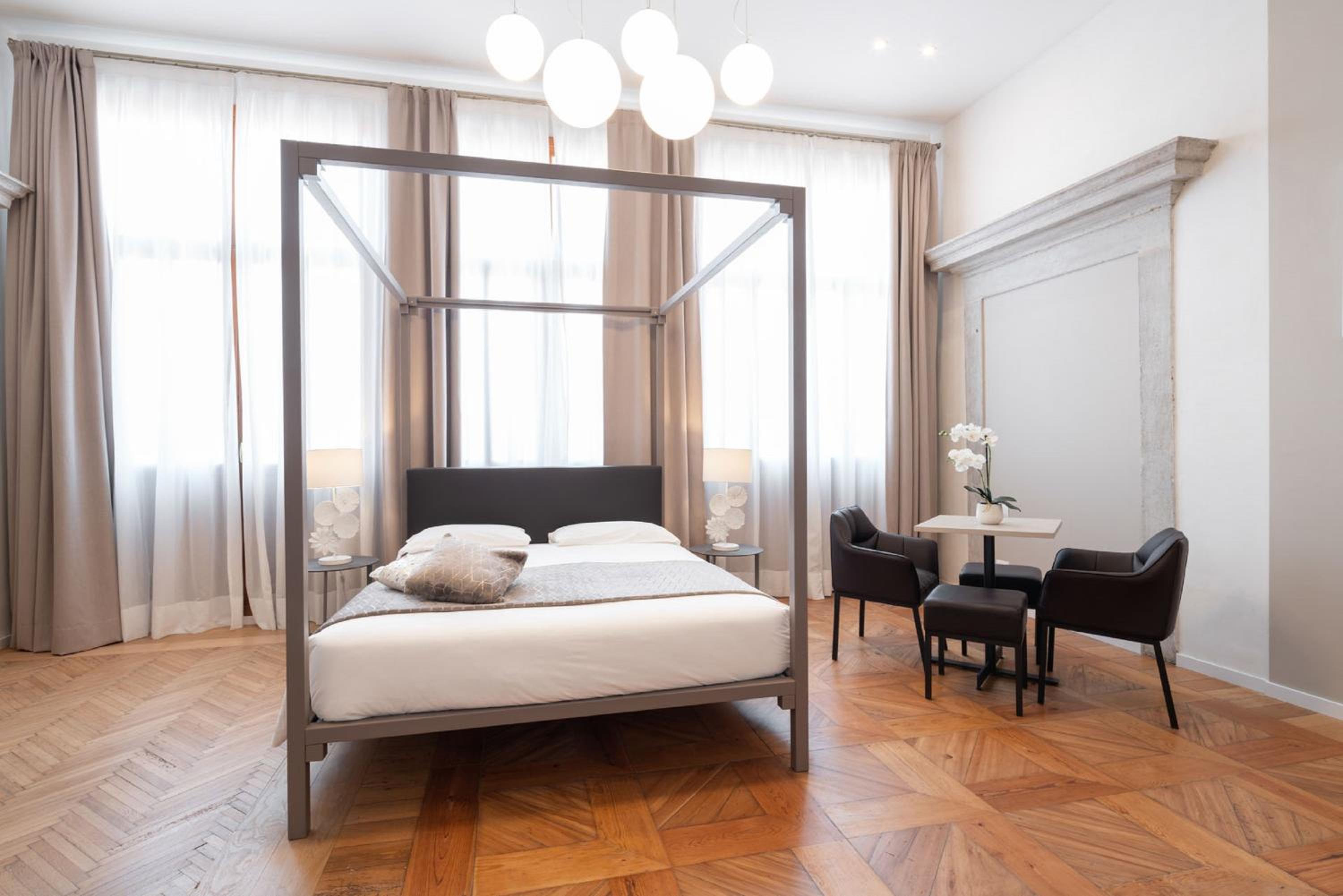 Superior Suite with Canal View