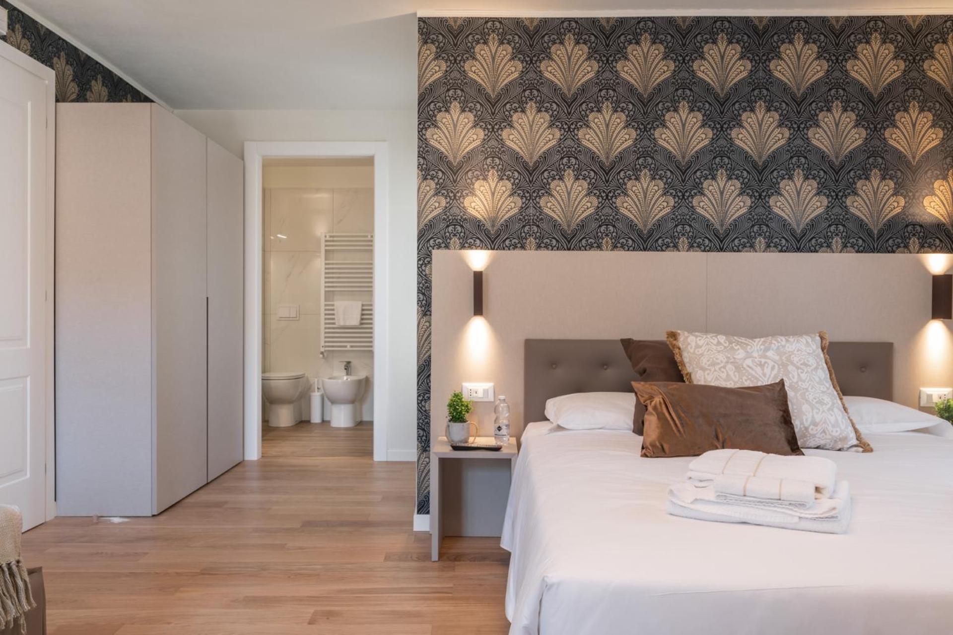 Deluxe Double Room with Balcony photo 3