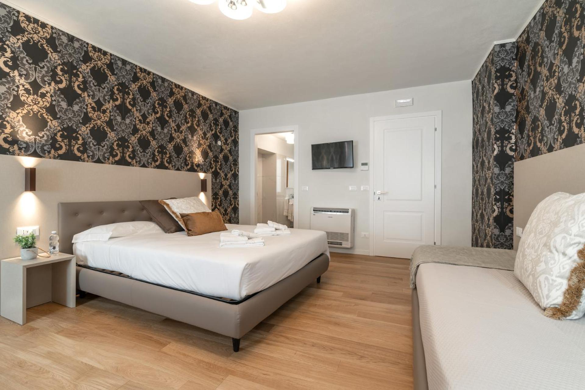 Luxury Triple Room photo 2
