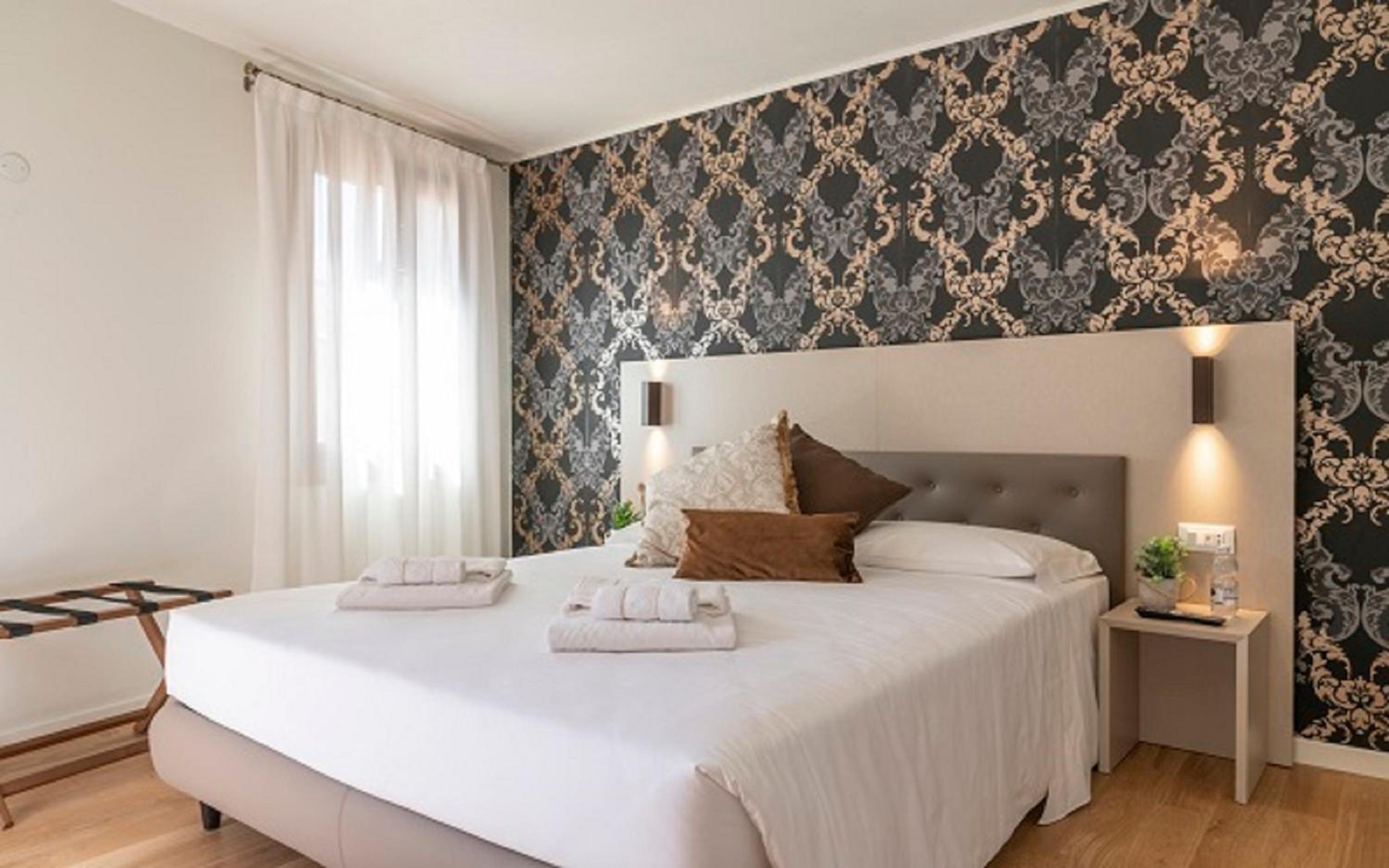 Deluxe Double Room with Balcony photo 1