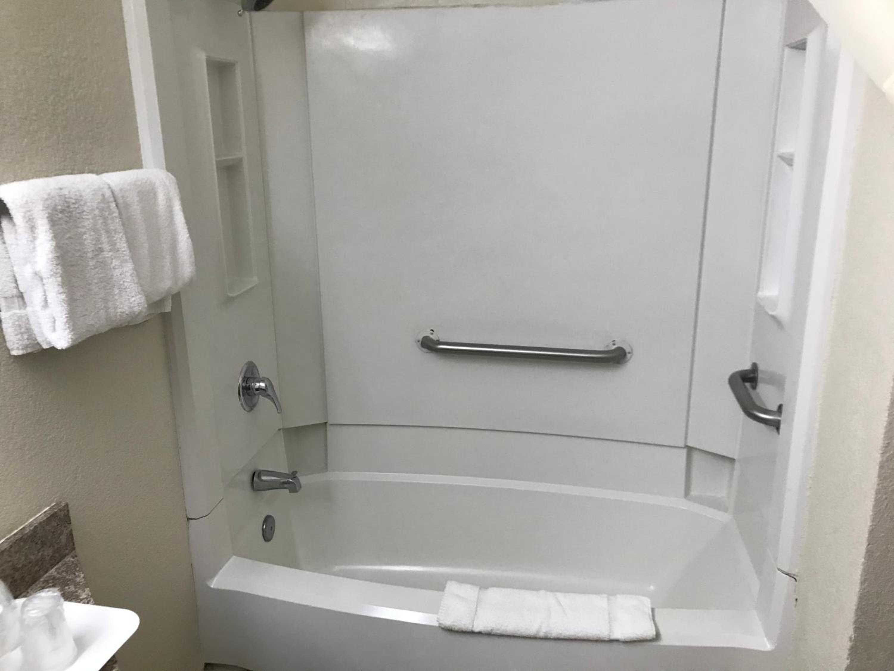 King Room - Accessible/Non-Smoking - Photo 2