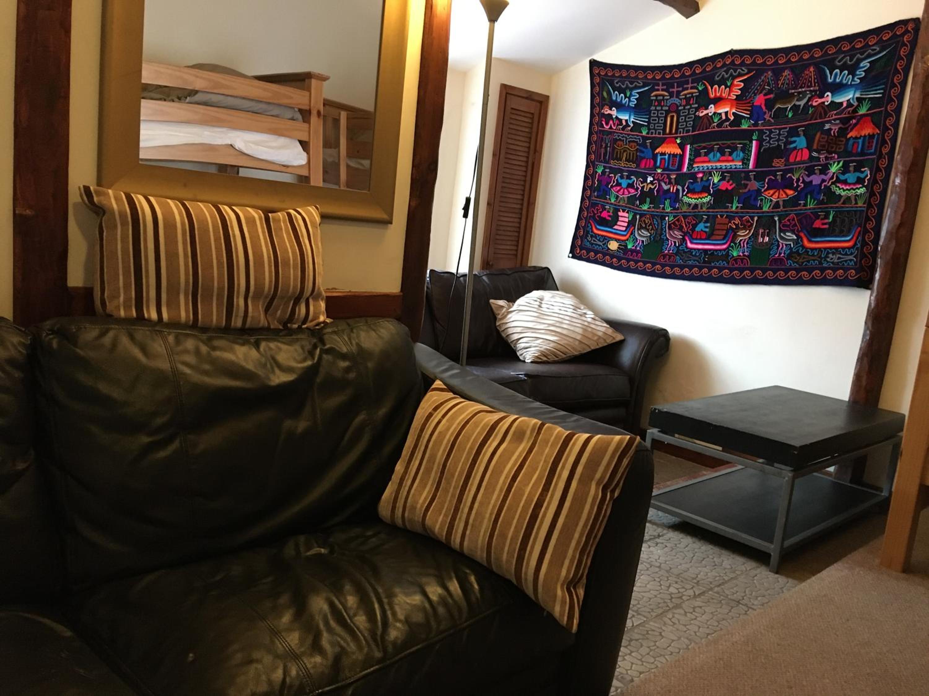 10-Bed Mixed Dormitory Room photo 2