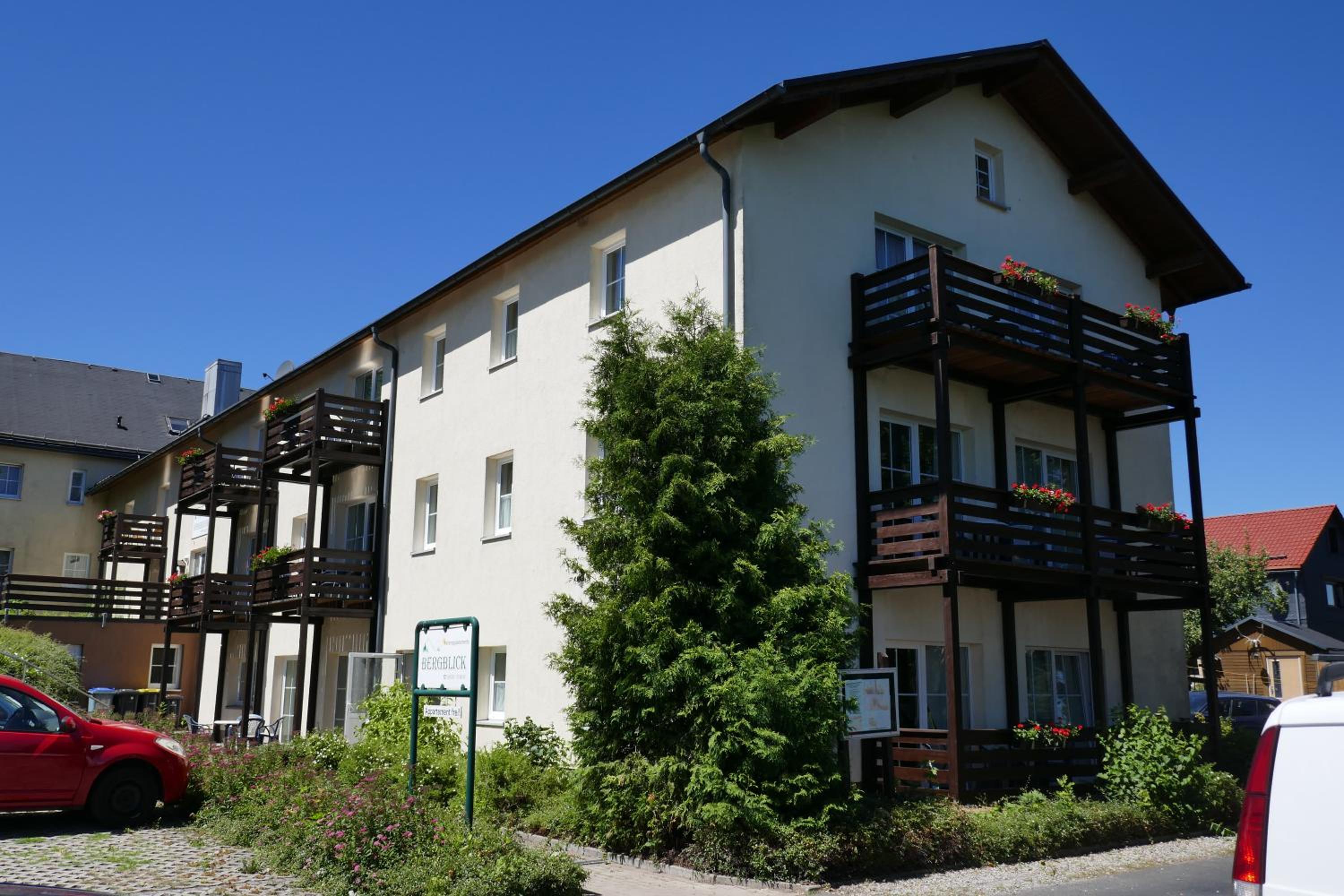 Apartment with Balcony photo 2