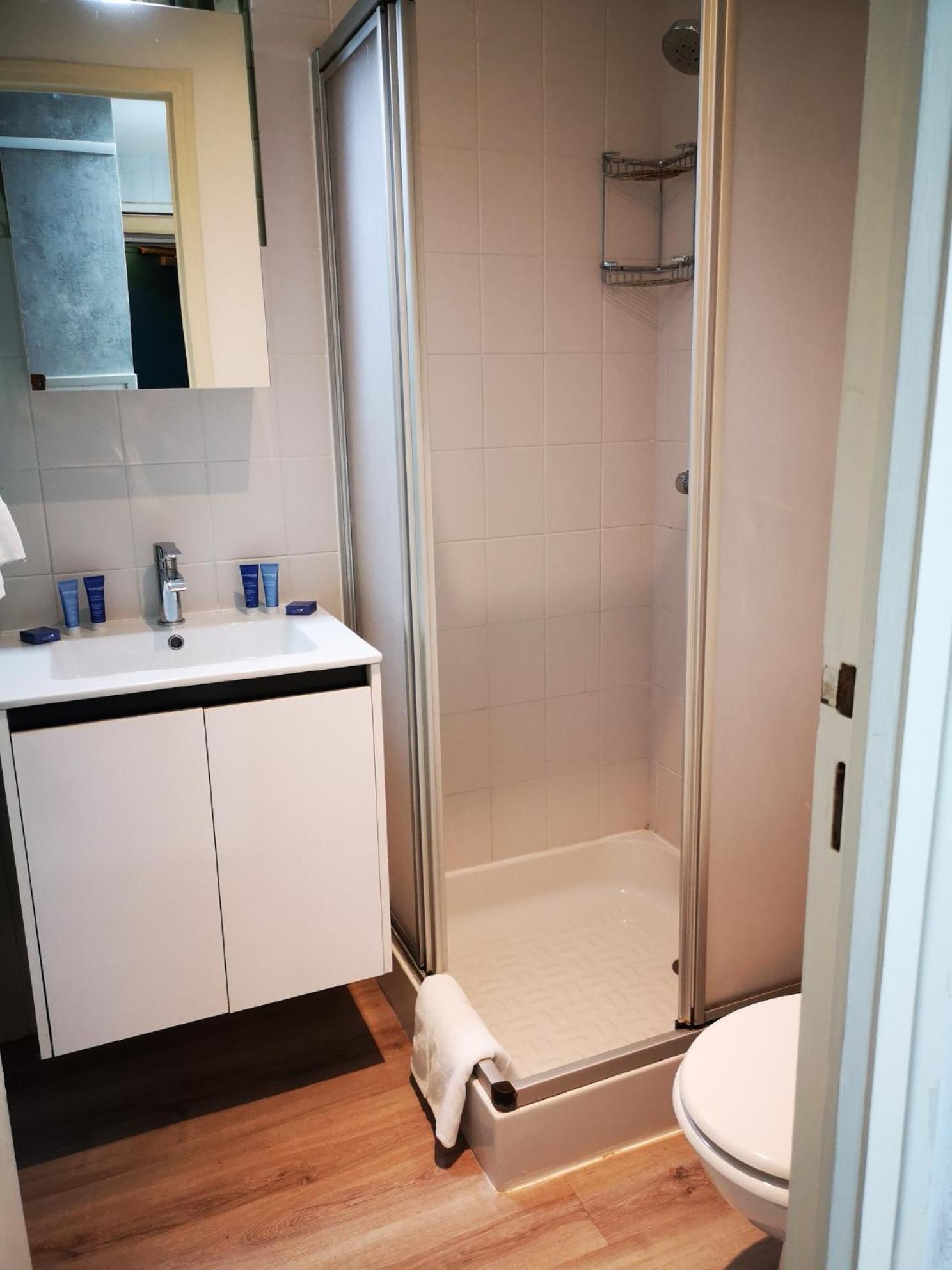 Small Double or Twin Room photo 2