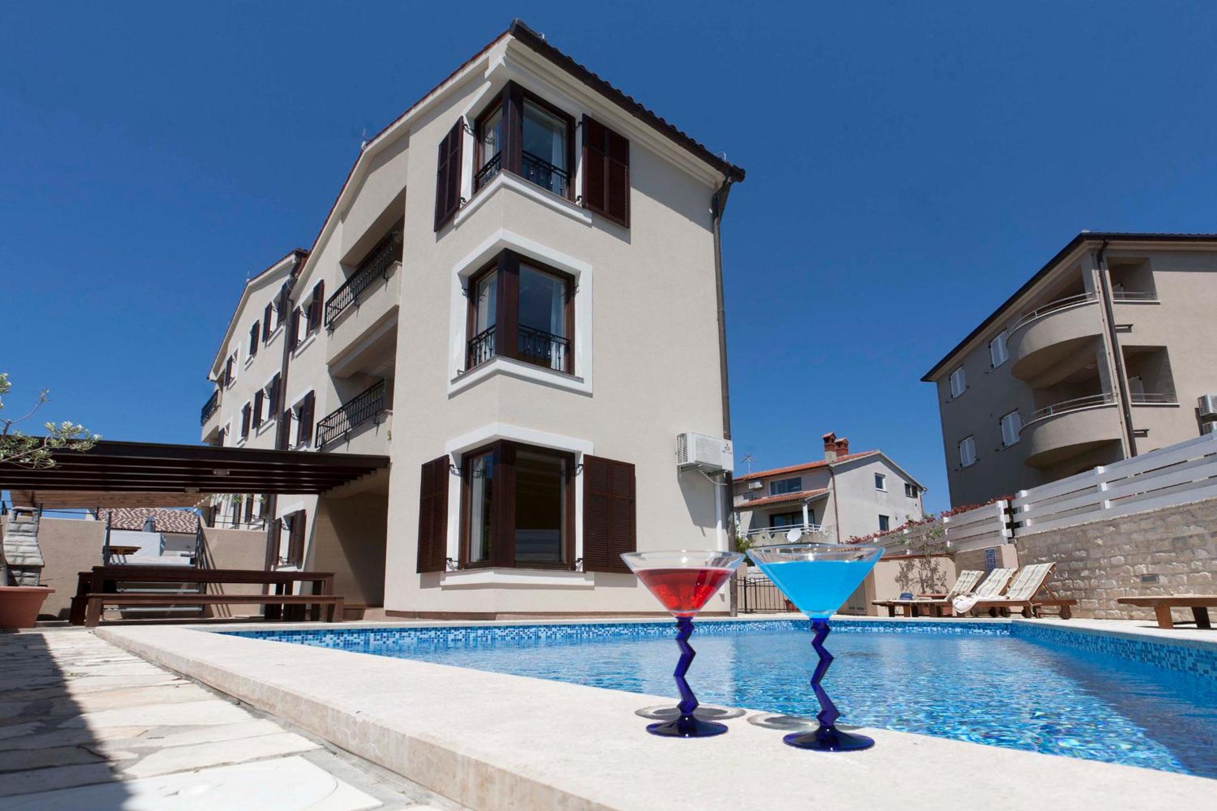 Villa photo 2