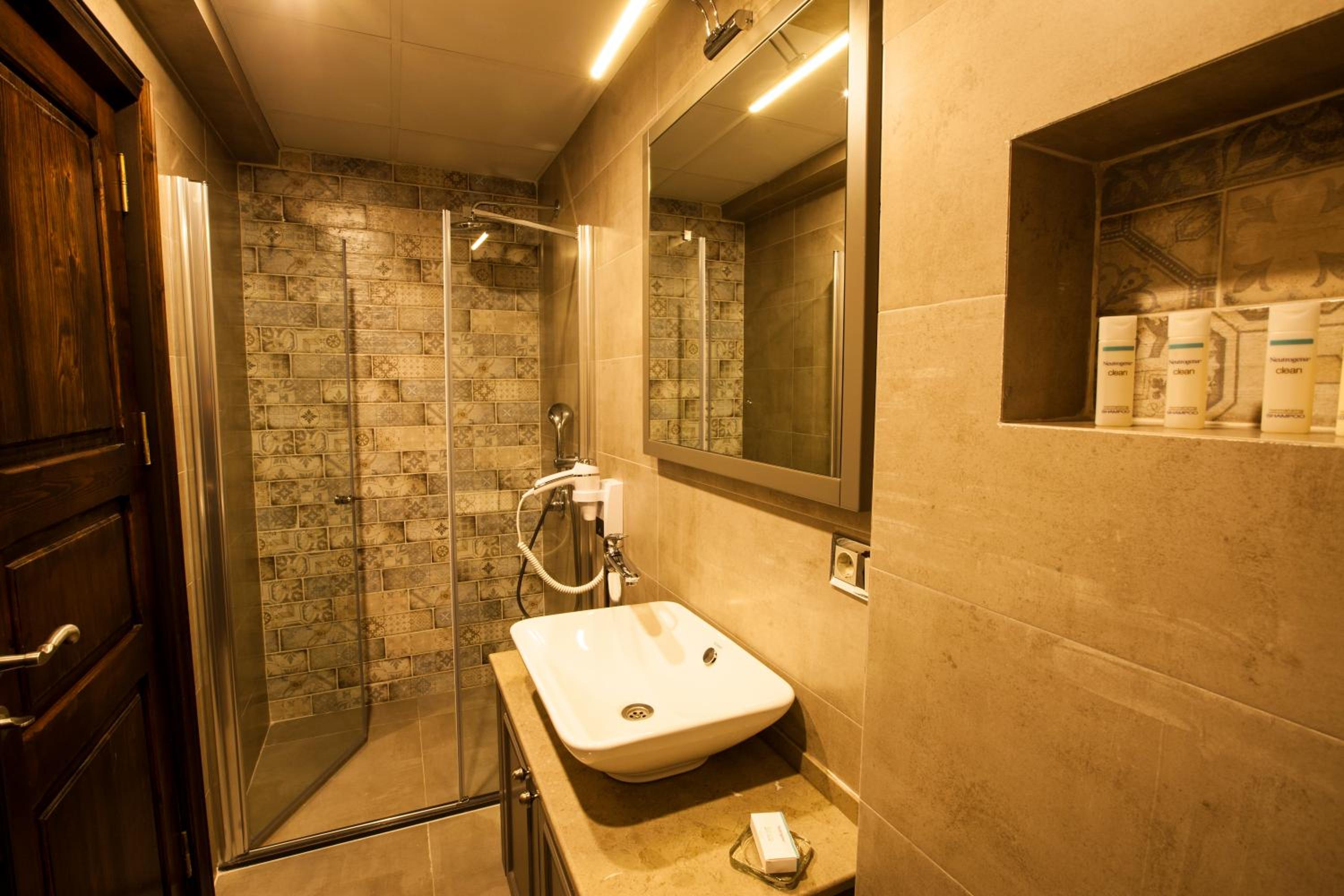 Superior Triple Room - Photo 4