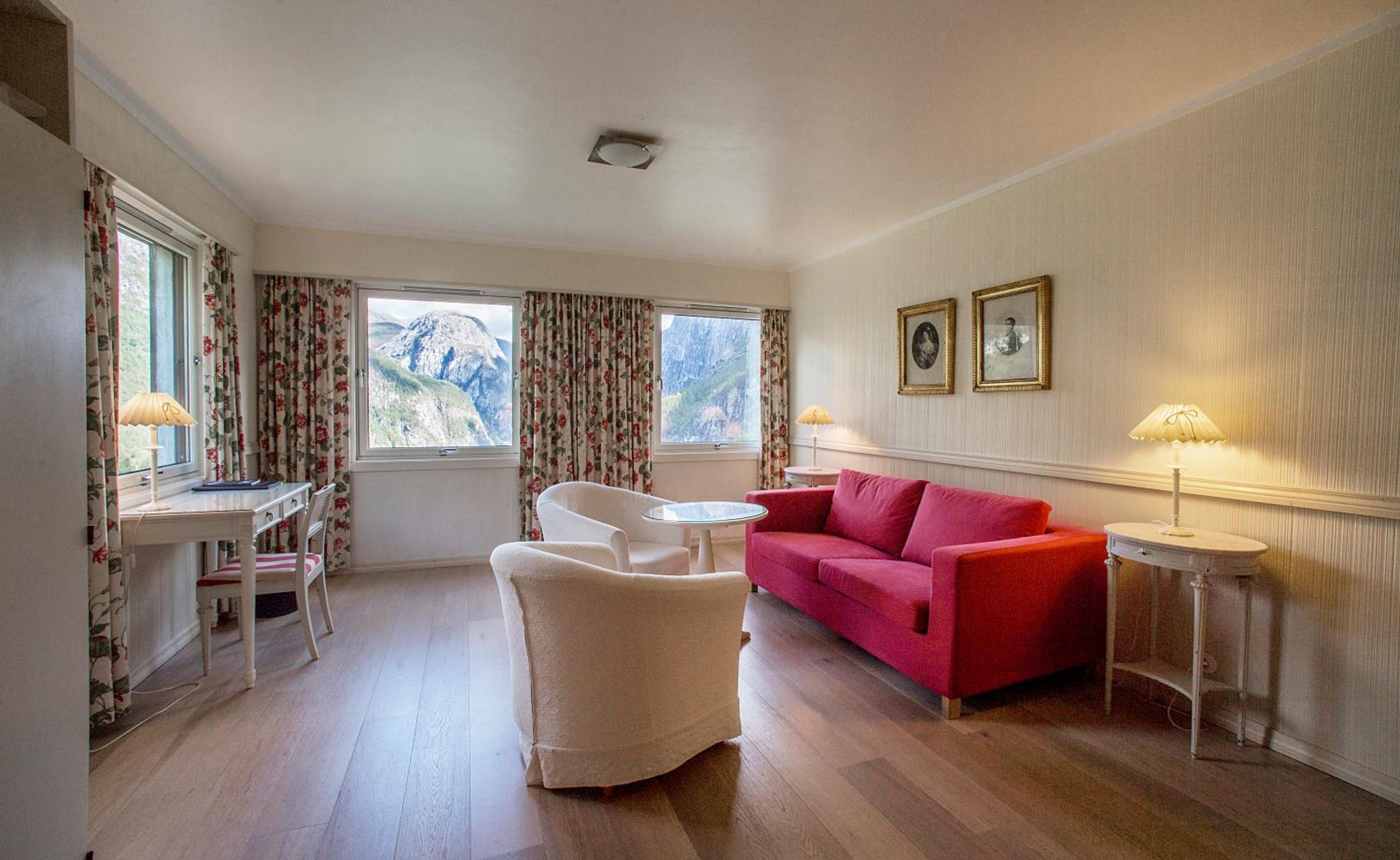 Junior Suite  With Valley View