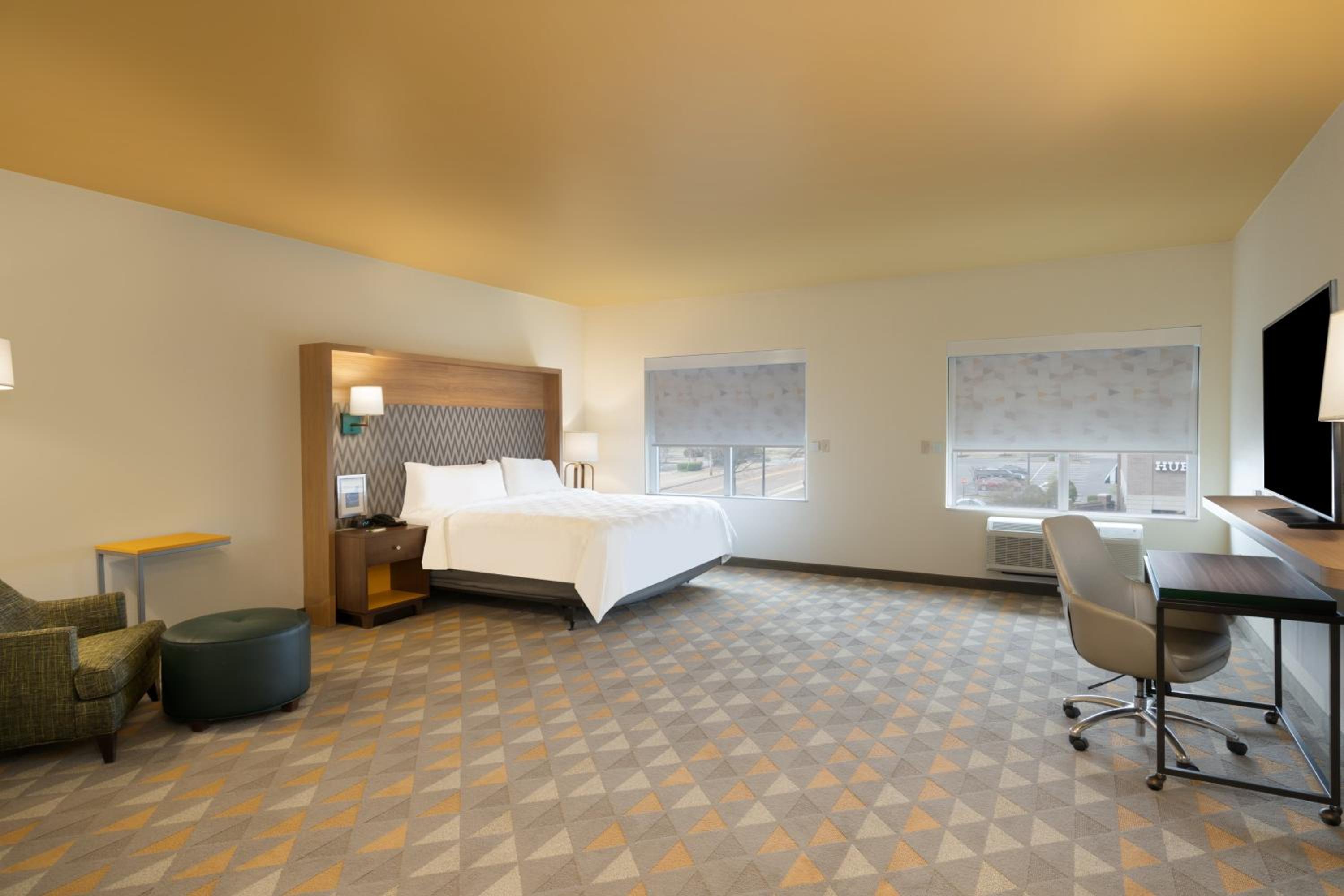 Deluxe King Room - Mobility Access Tan Shower/Non-Smoking