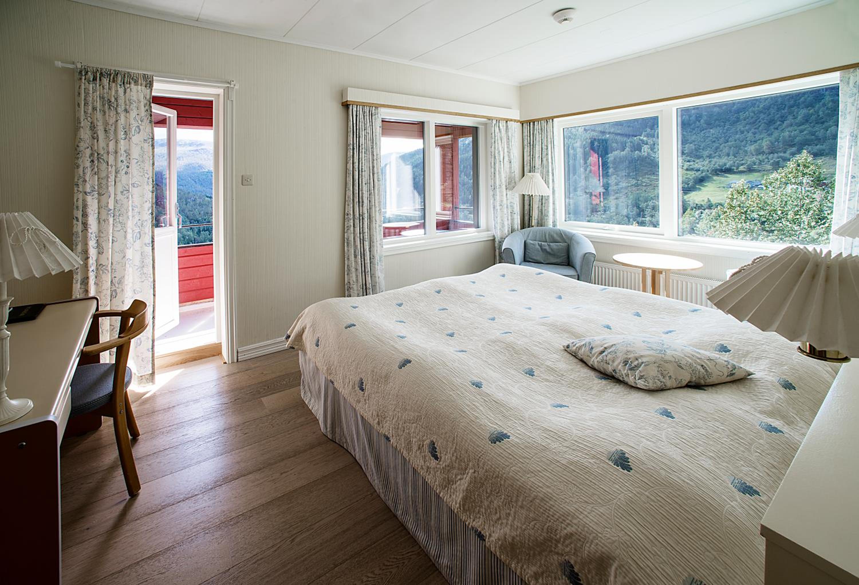 Family Room (2 Adults + 2 Children)