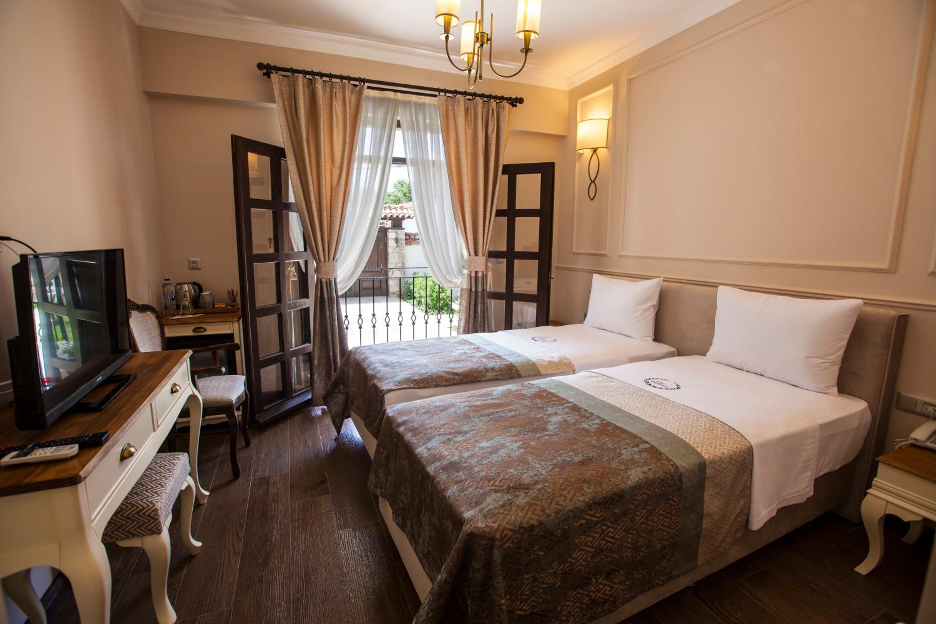 Deluxe Double or Twin Room with Garden View - Photo 6