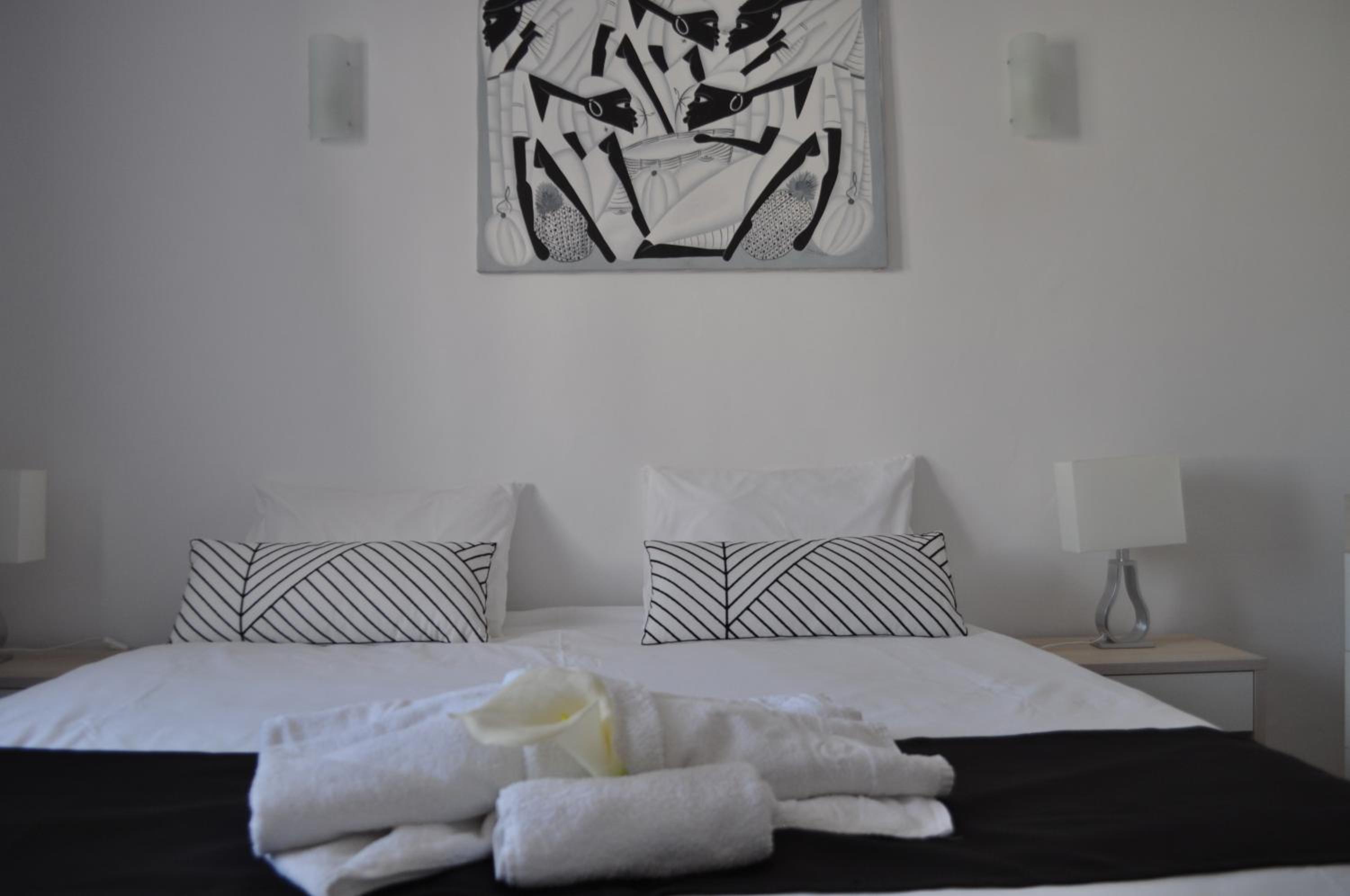 Apartment with Garden View - Photo 7