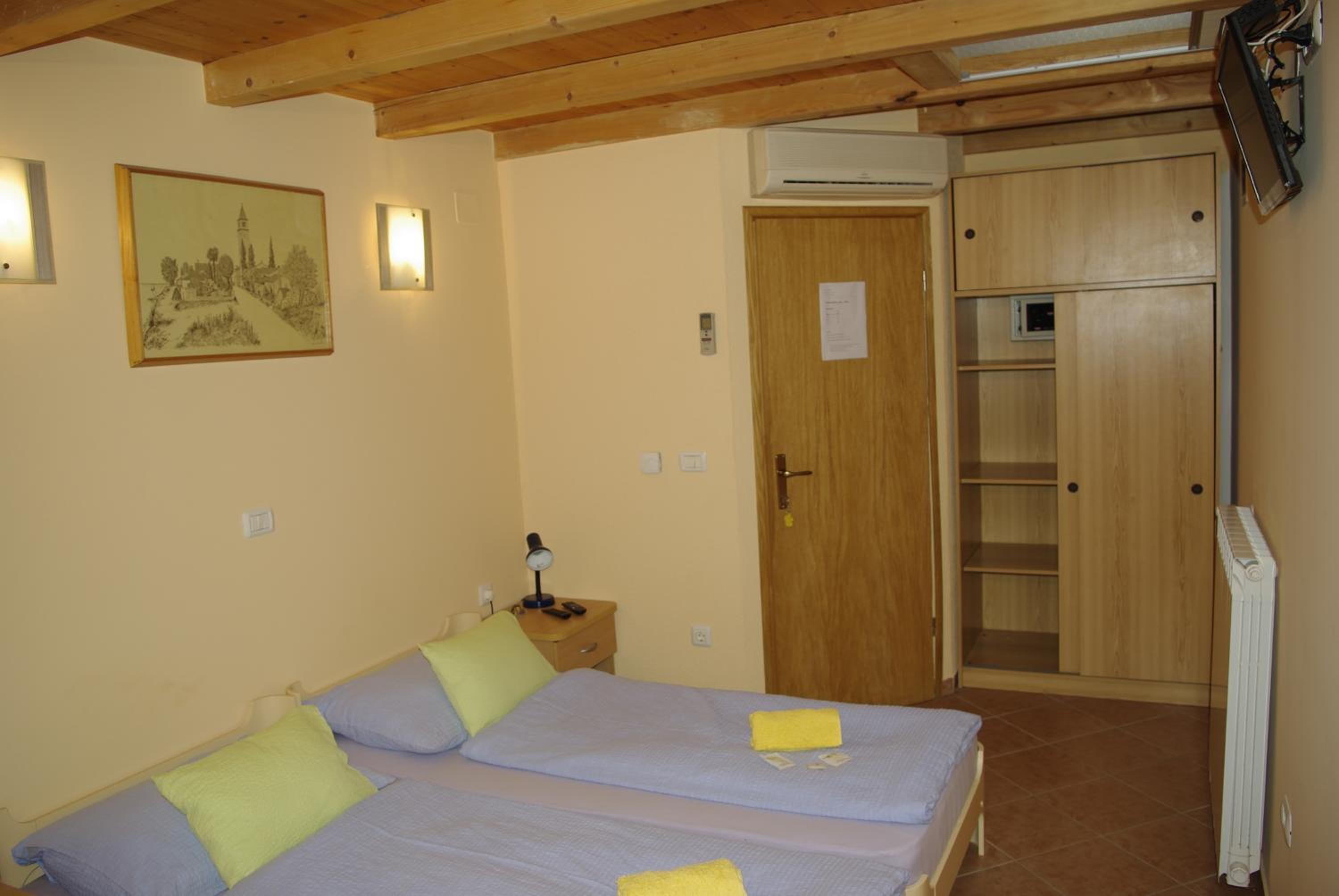 Double Room with Private Bathroom photo 1