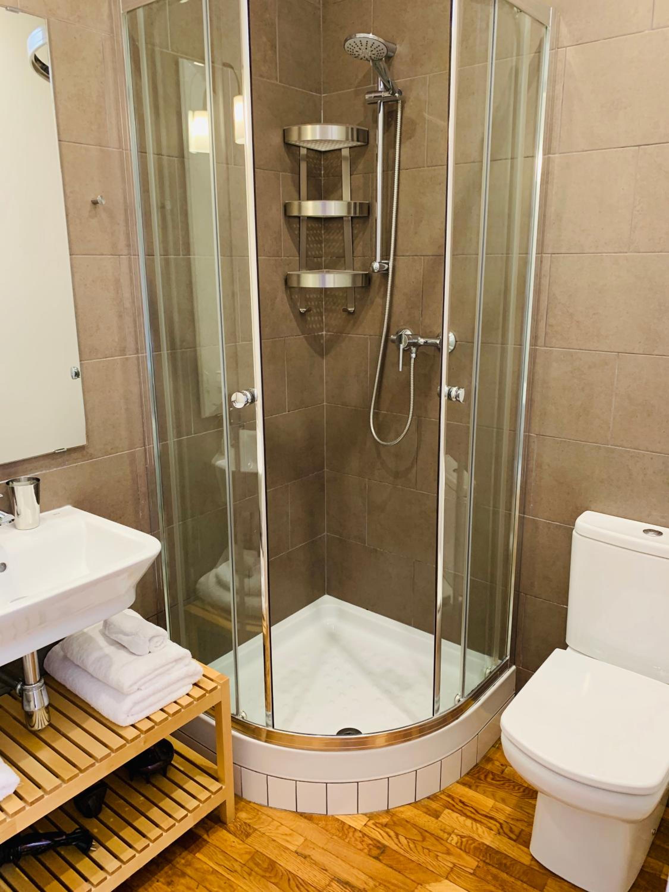 Twin Room with Private Bathroom photo 2
