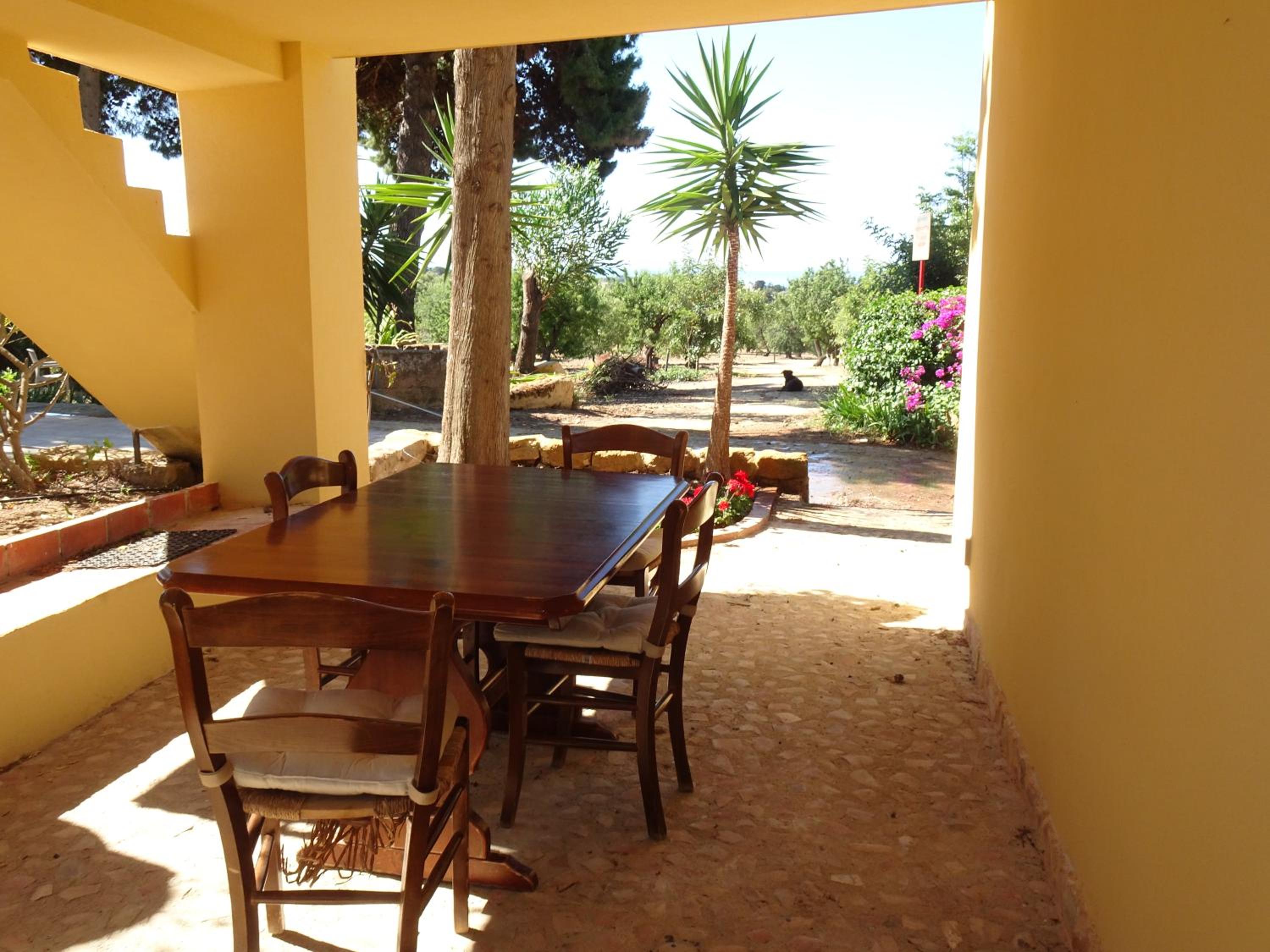 Quadruple Room with Garden View - Photo 6