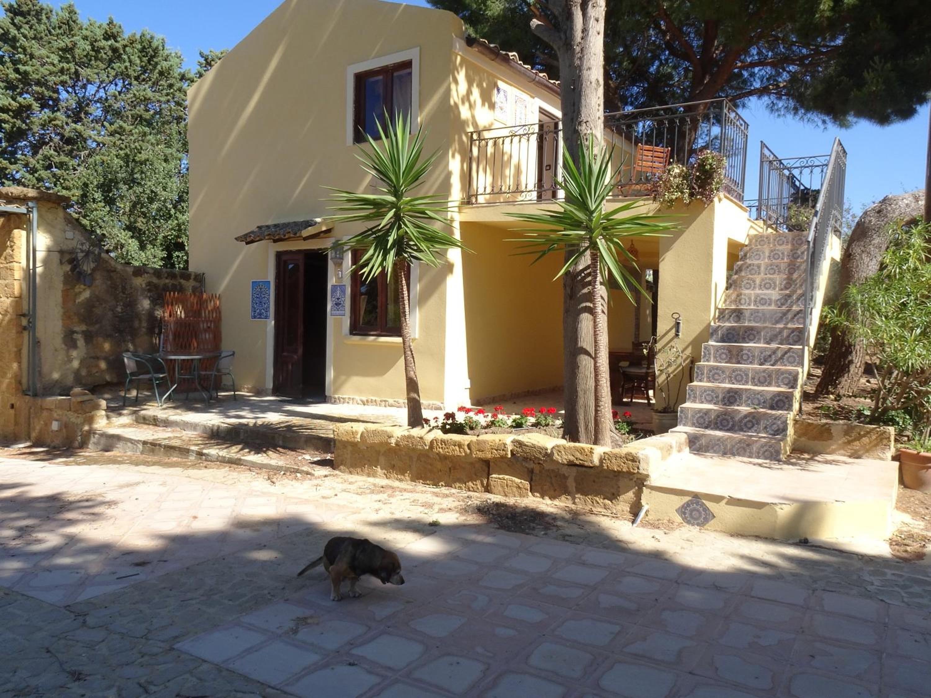 Quadruple Room with Garden View - Photo 9