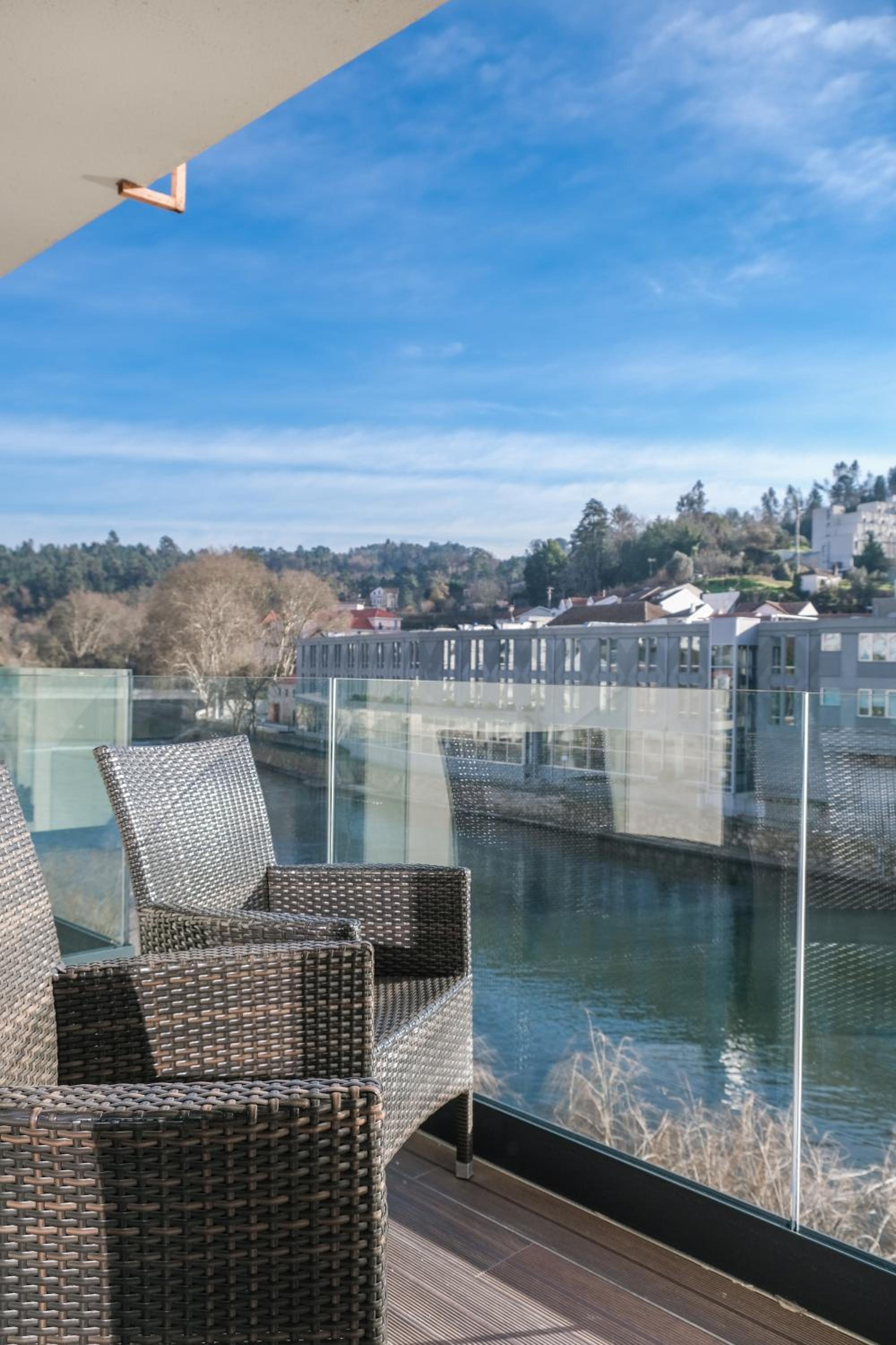 Deluxe Double or Twin Room with River View - Photo 16