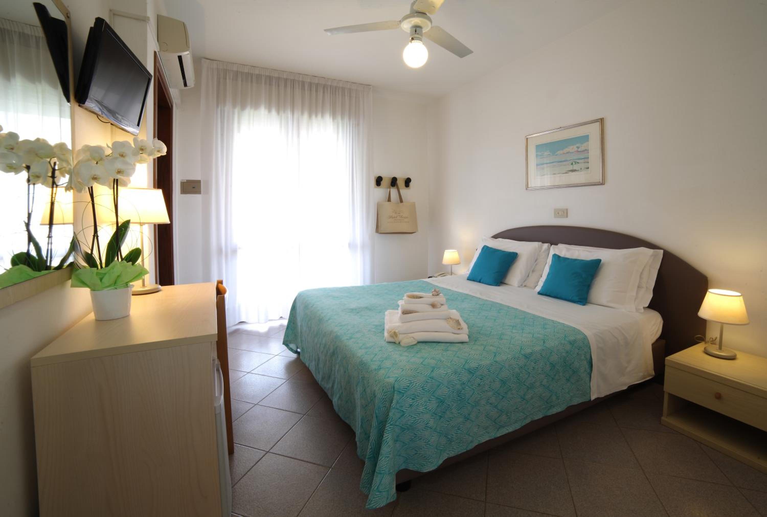 Double Room with Balcony - Photo 1