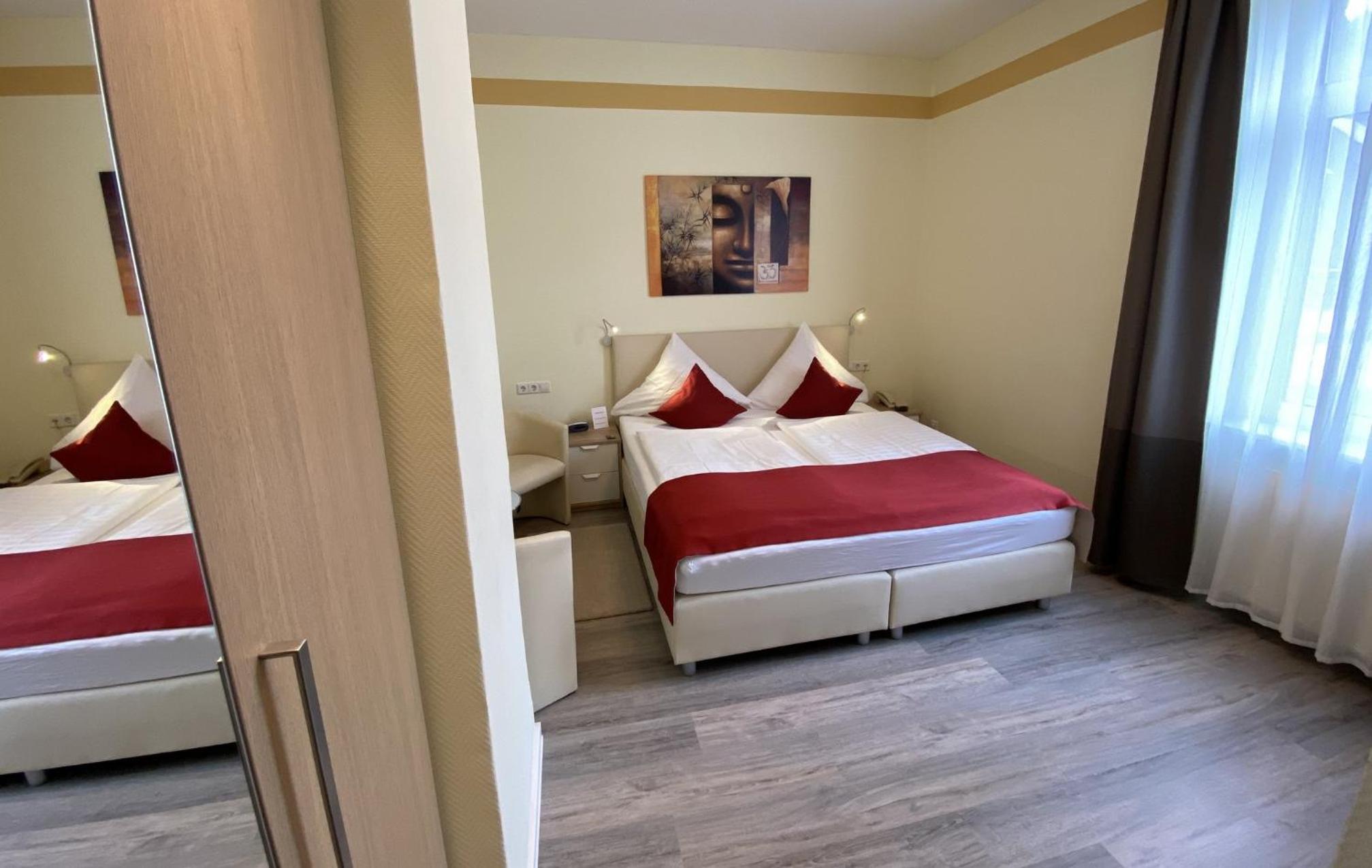 Small Economy Double Room with Private Bathroom photo 3
