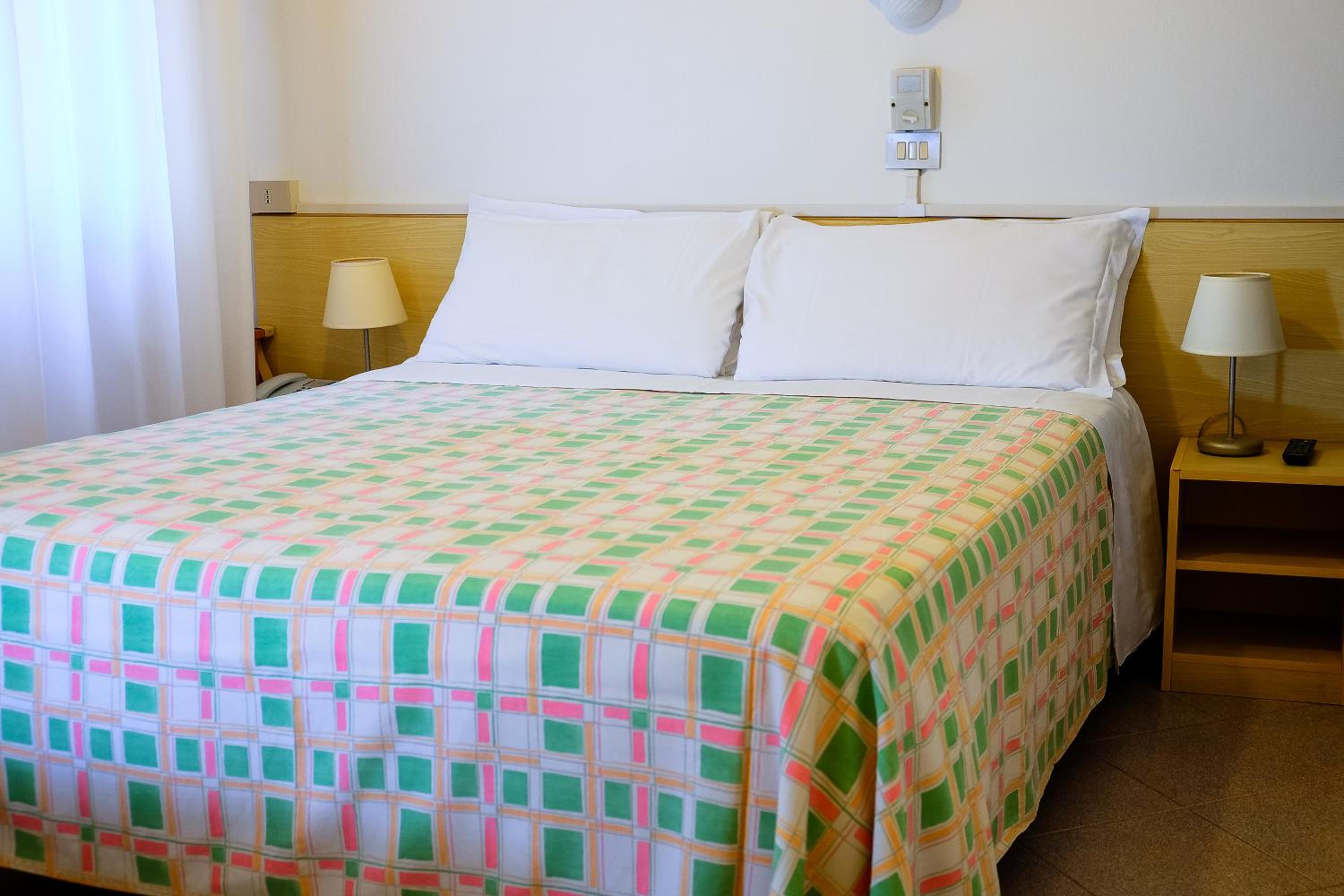 Small Double or Twin Room - Photo 3