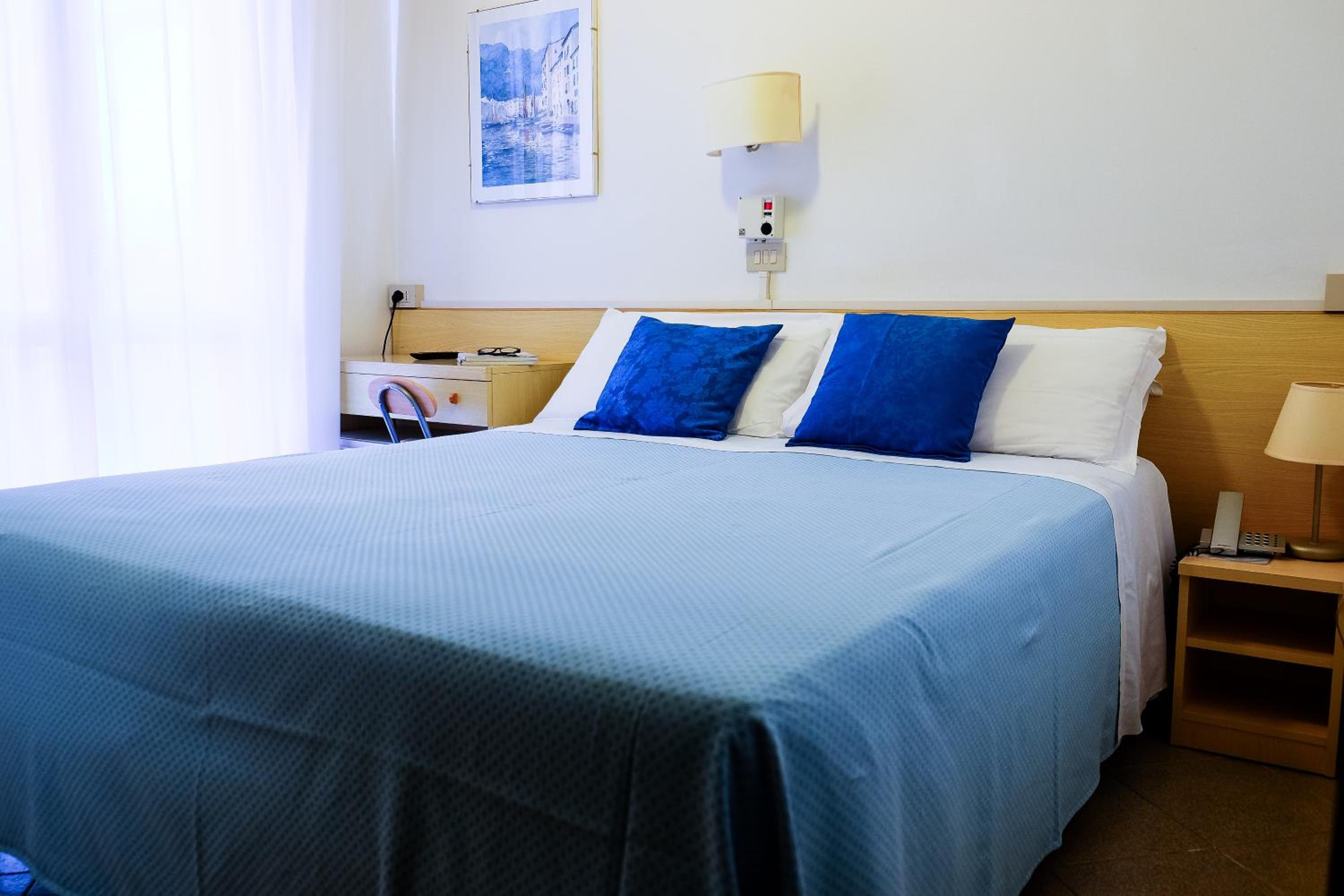Small Double or Twin Room - Photo 1