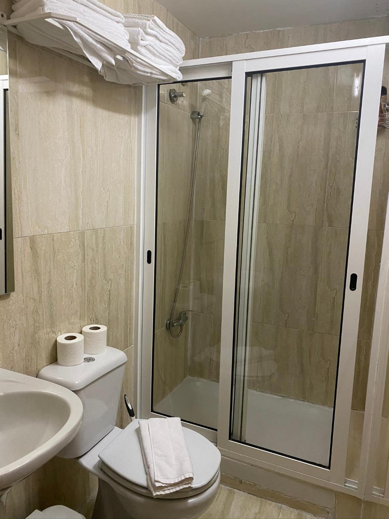 Economy Double Room - Photo 2