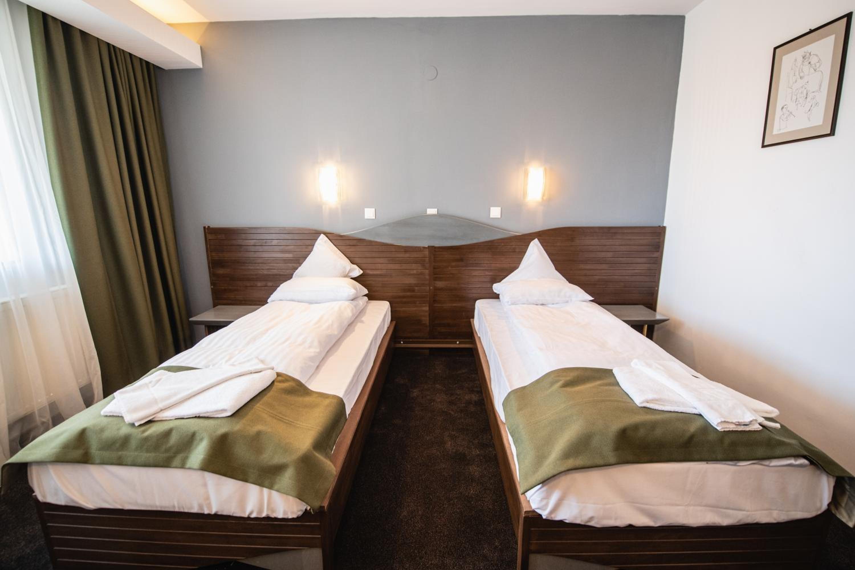 Double Room - Photo 3
