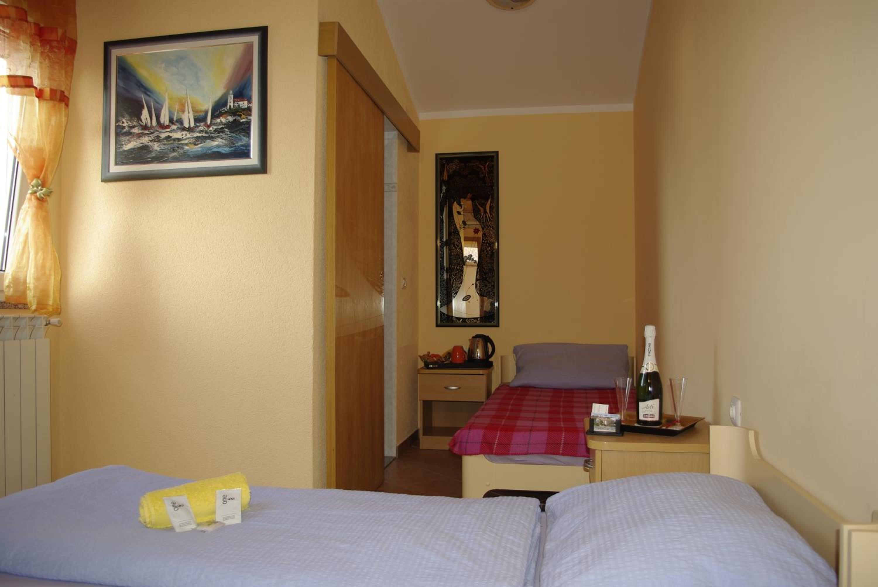 Double Room with Private Bathroom photo 3